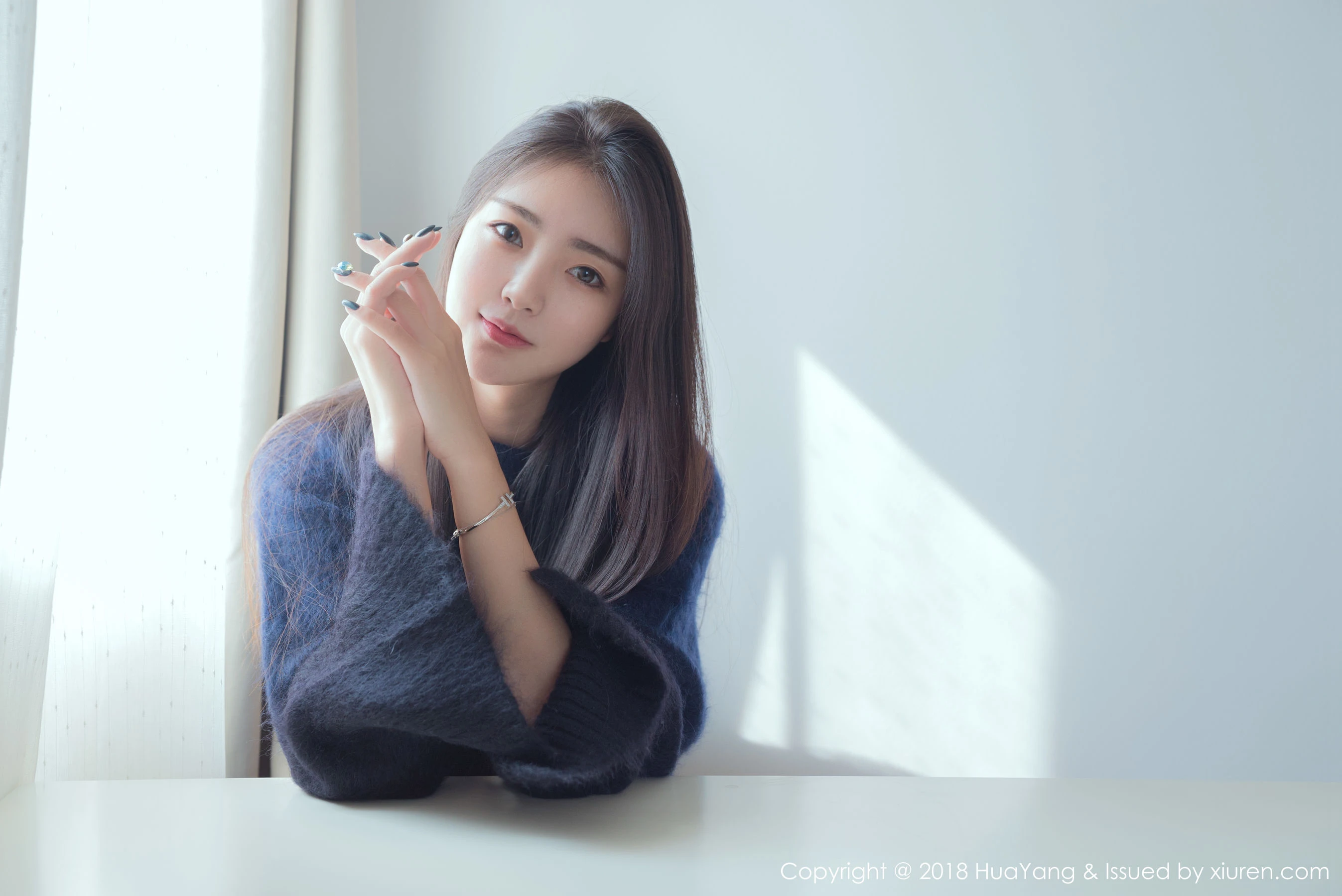可樂Vicky《毛衣+白衬衫》 花漾 Vol.027高清在线免费欣赏–微密图社-微密图社