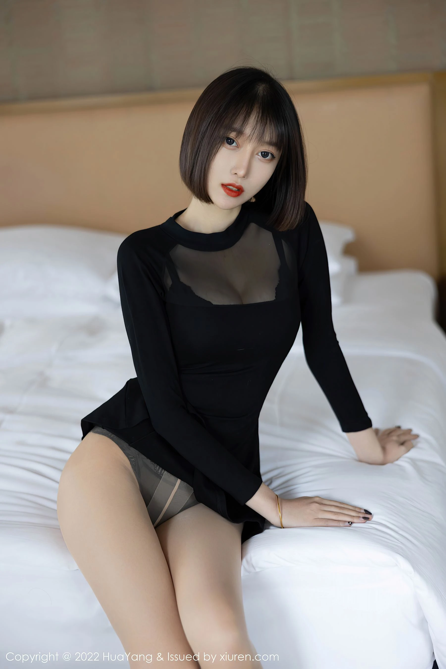 花漾 VOL.491 玥儿玥er 丝袜美腿性感短发美女写真插图2