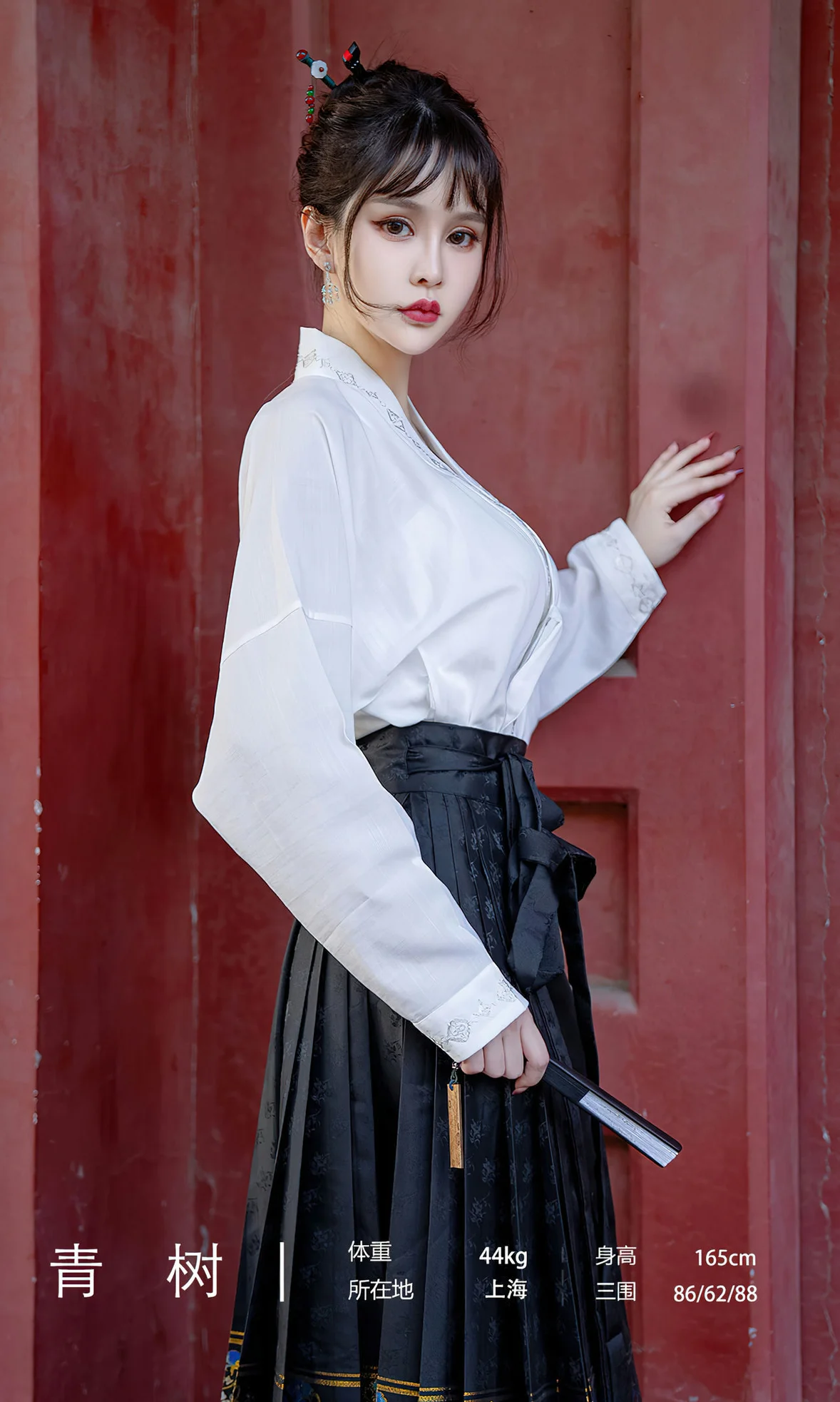 UGirls 爱尤物 No.2674 青树 节日主题写真 [35P]插图2