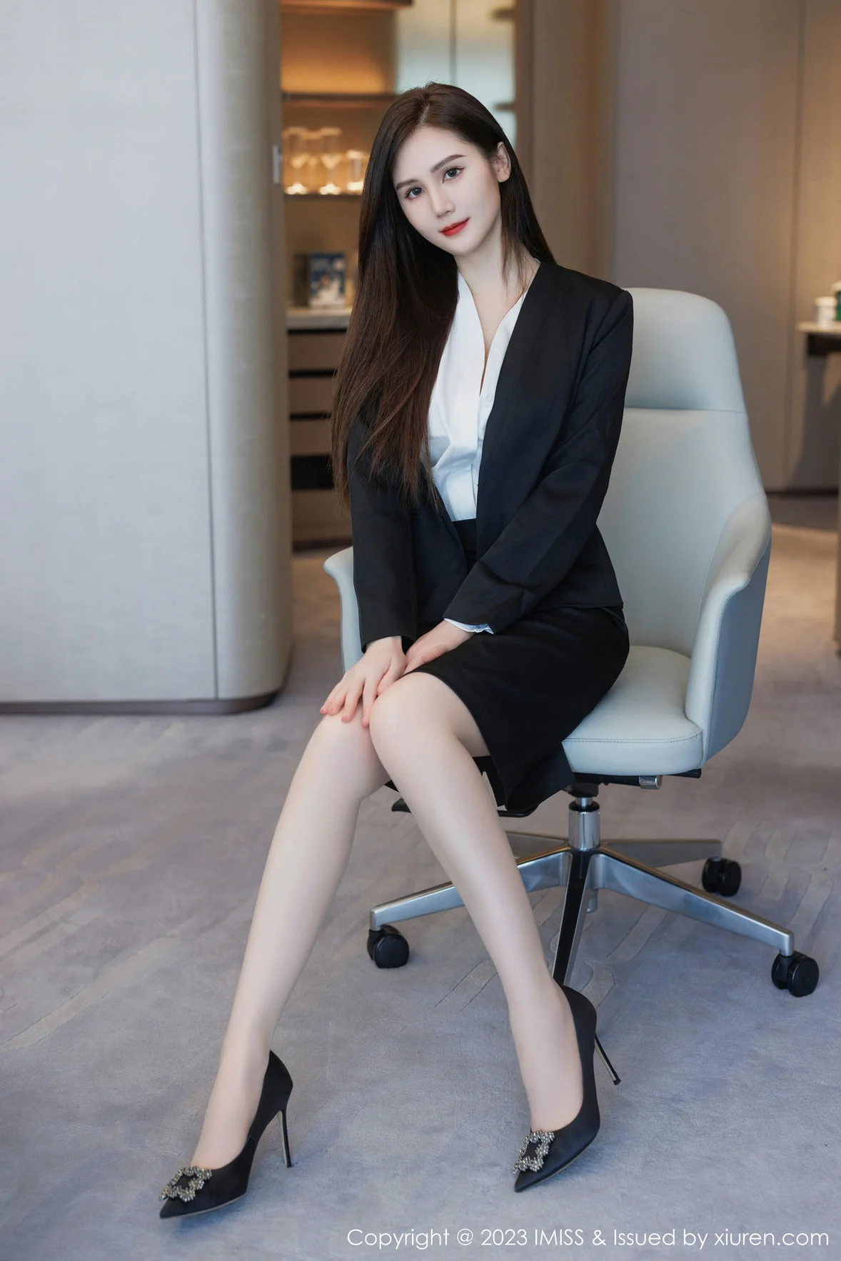 爱蜜社 Vol.739 SISY思 黑色Ol性感写真 [48P]插图6