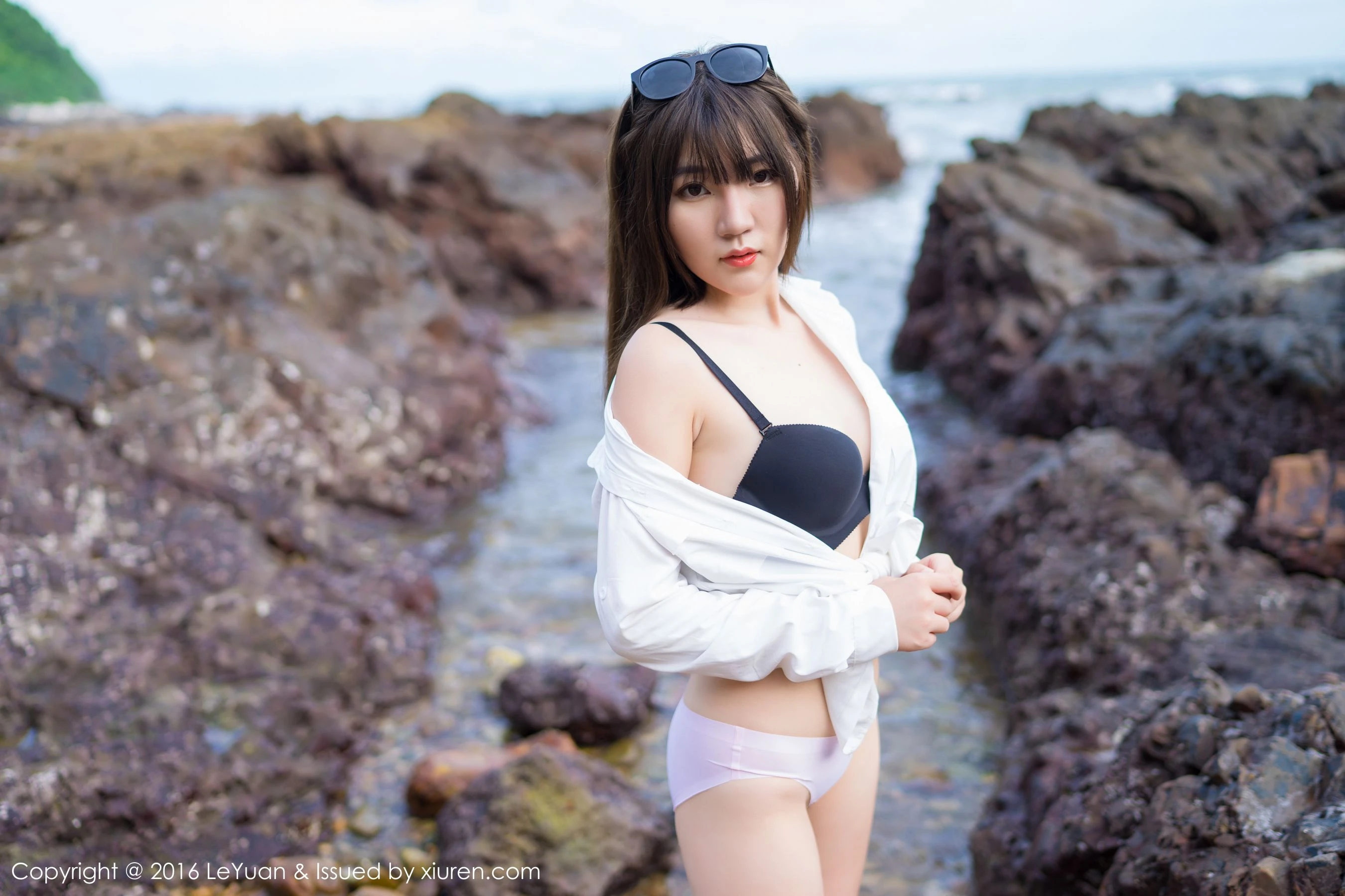 冷不丁《比基尼+白衬衫诱惑》 星乐园LeYuan Vol.012 [52P]插图1