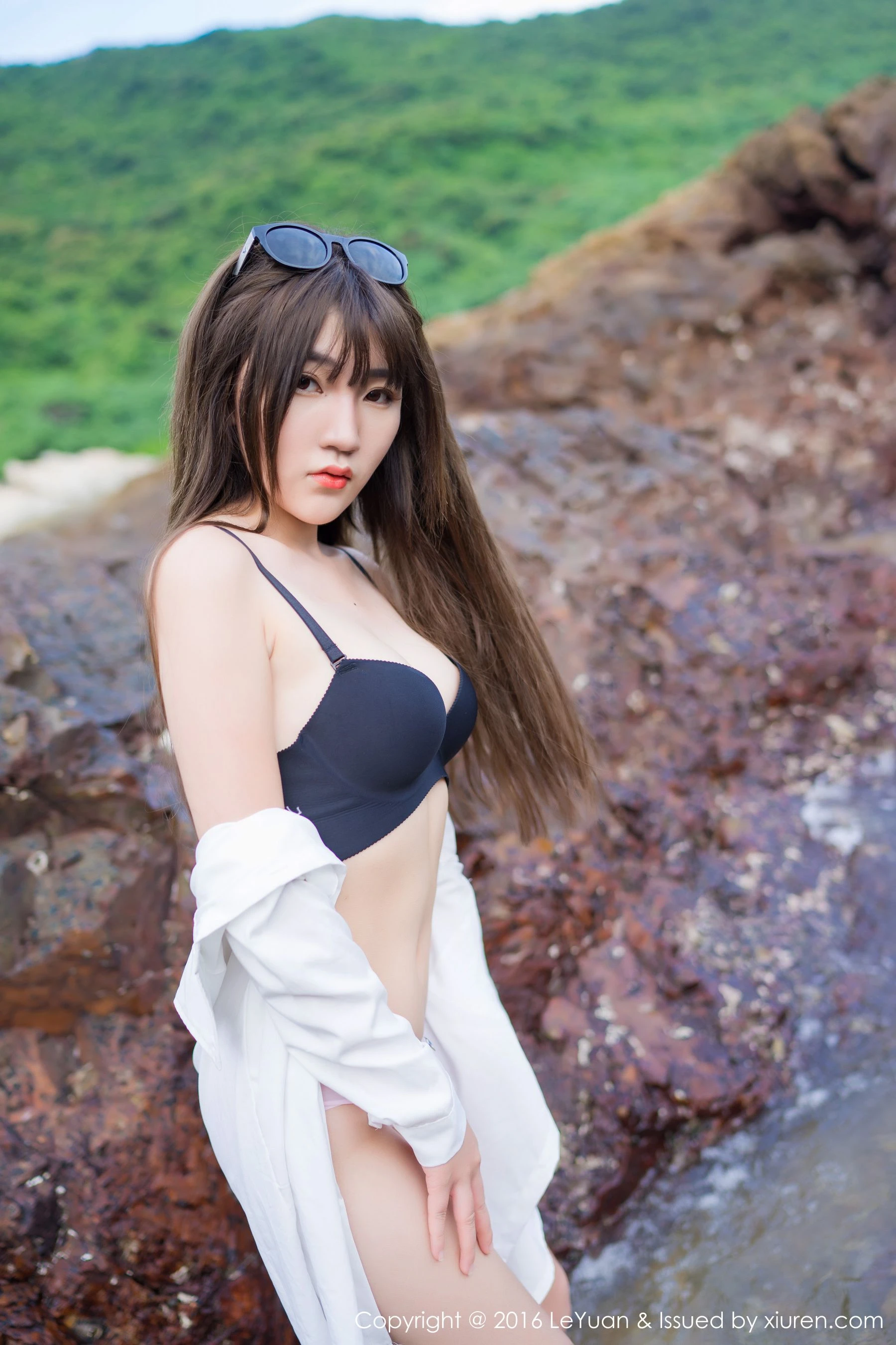 冷不丁《比基尼+白衬衫诱惑》 星乐园LeYuan Vol.012 [52P]插图7