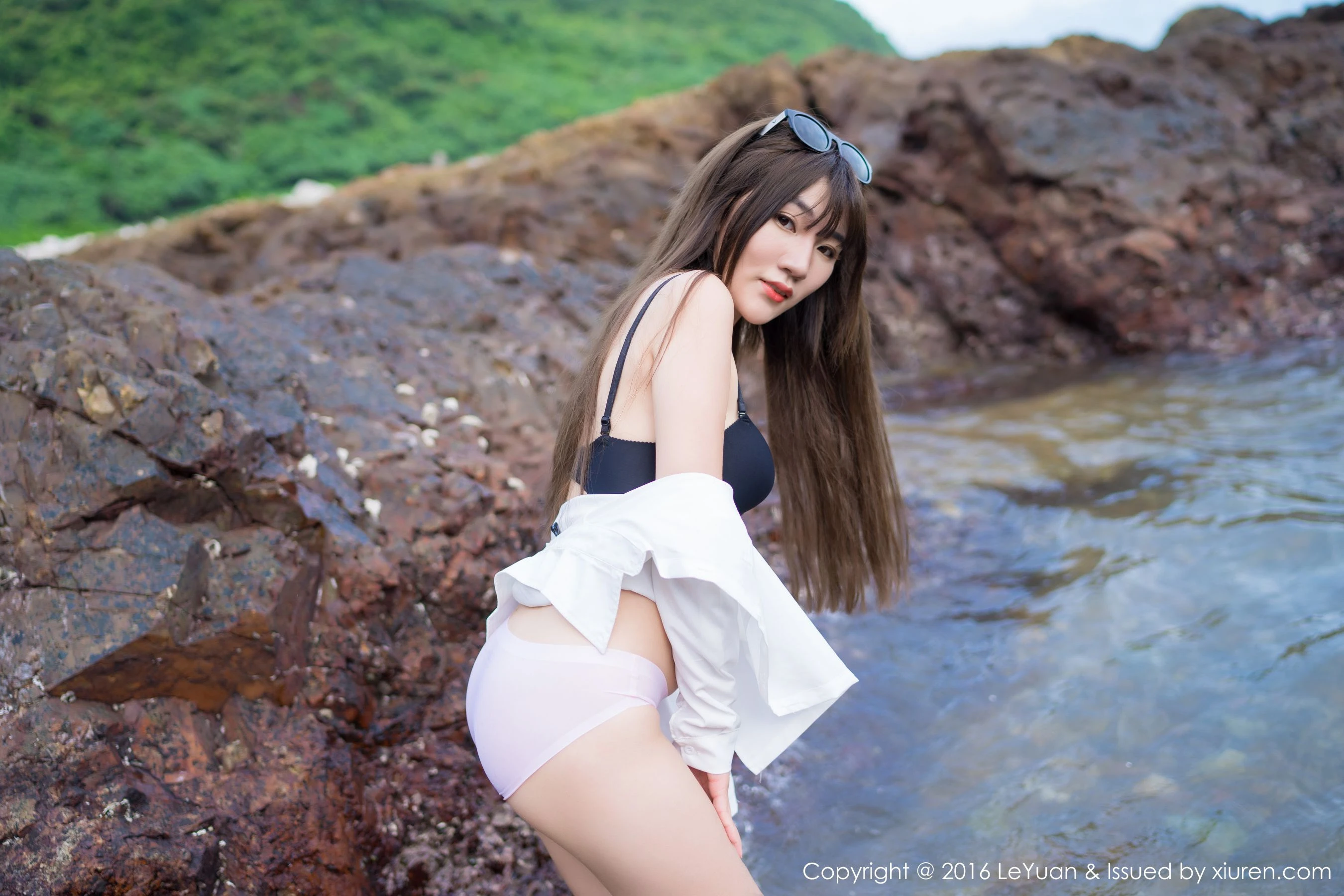 冷不丁《比基尼+白衬衫诱惑》 星乐园LeYuan Vol.012 [52P]插图8