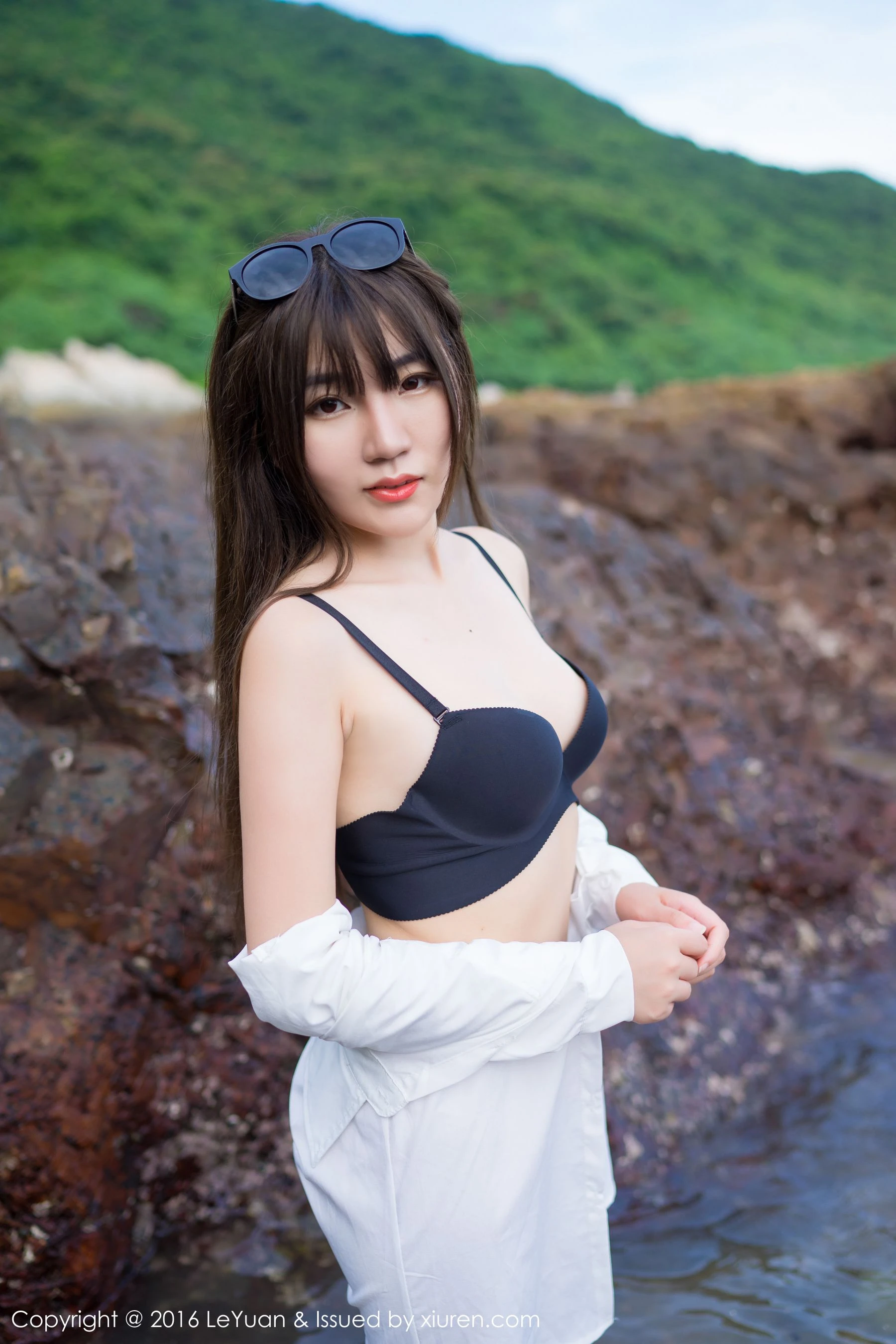 冷不丁《比基尼+白衬衫诱惑》 星乐园LeYuan Vol.012 [52P]插图6