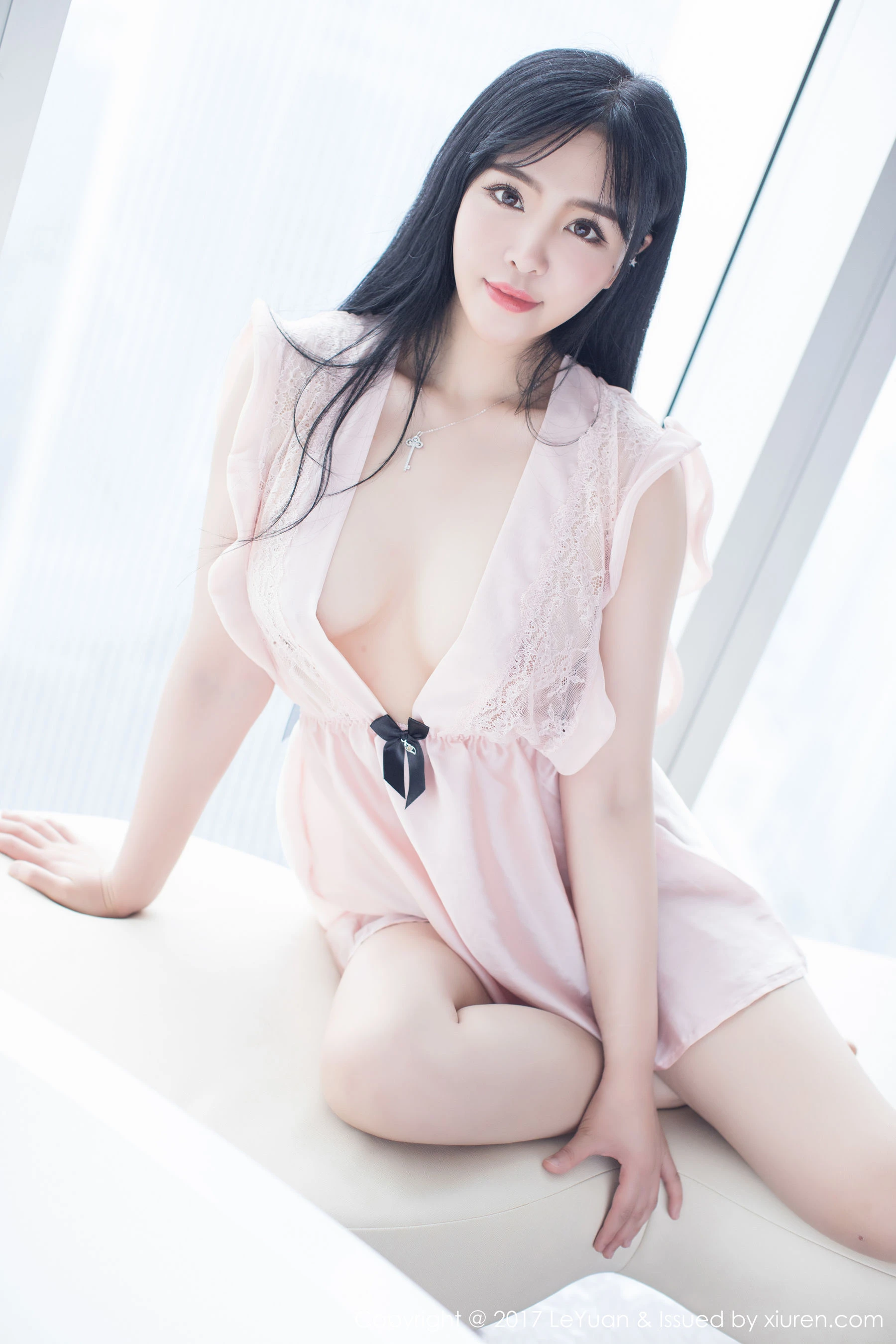 刘钰儿《粉嫩睡衣+白丝诱惑》 LeYuan 星乐园 VOL.046 [46P]插图7