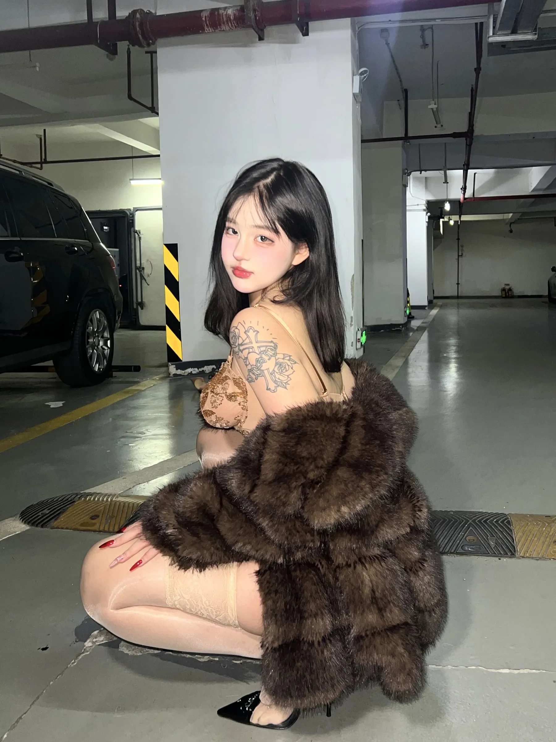 小u优优子 – 貂皮大衣 [50P]高清在线免费欣赏–微密图社-微密图社