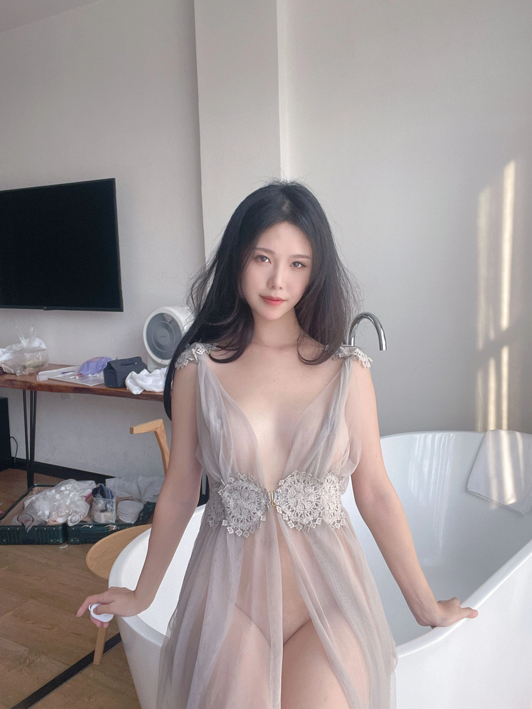 抖娘-利世图集 – 灰色透视裙插图1