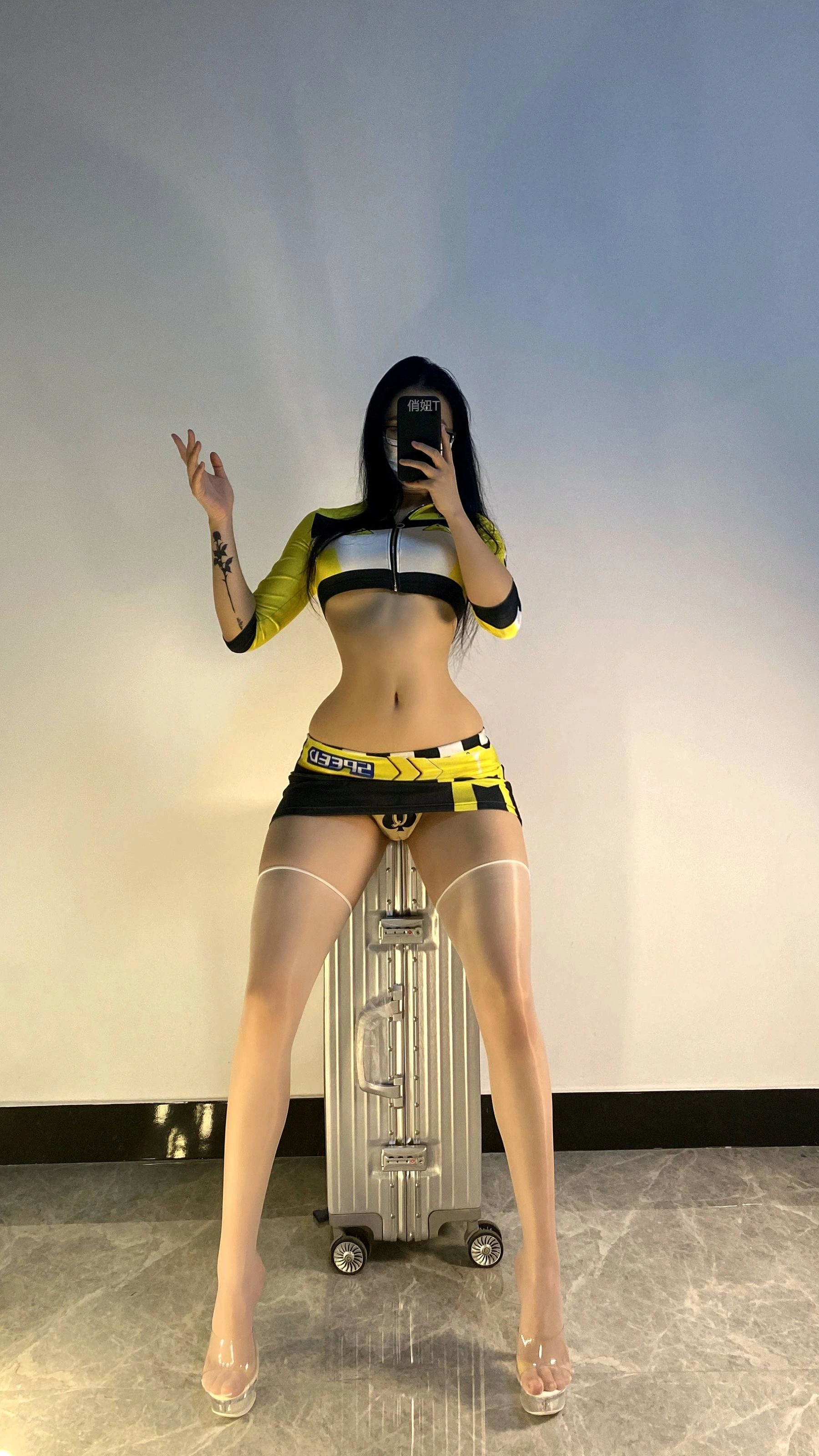 俏妞qiaoniuTT – 飙车选手插图1