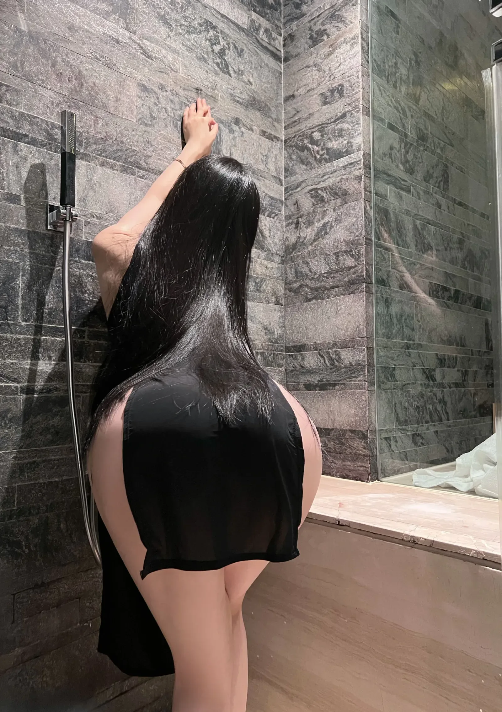 美臀女神左公子666 – 遮不住的美臀插图1