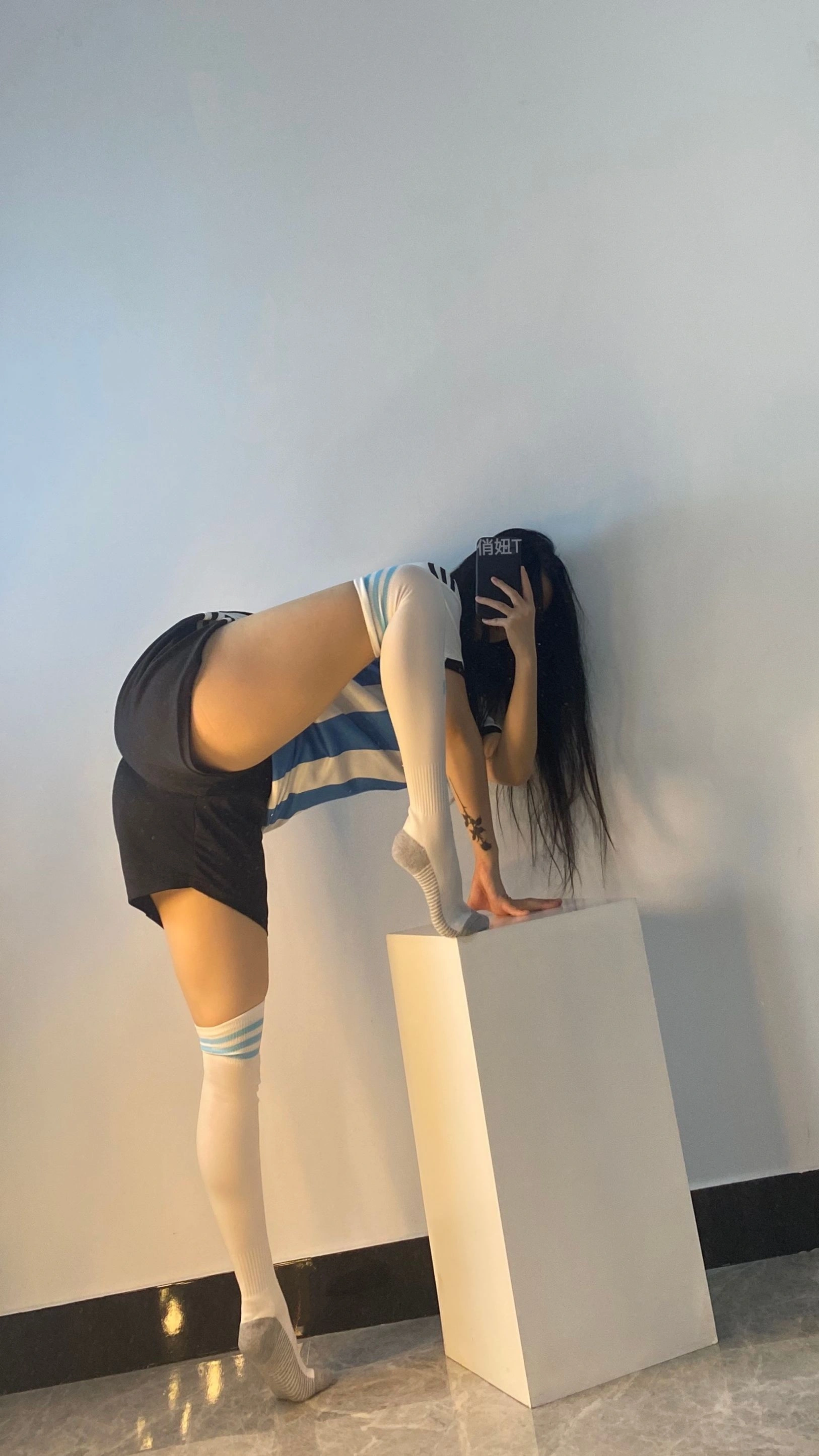 俏妞qiaoniuTT – 进来看球插图2