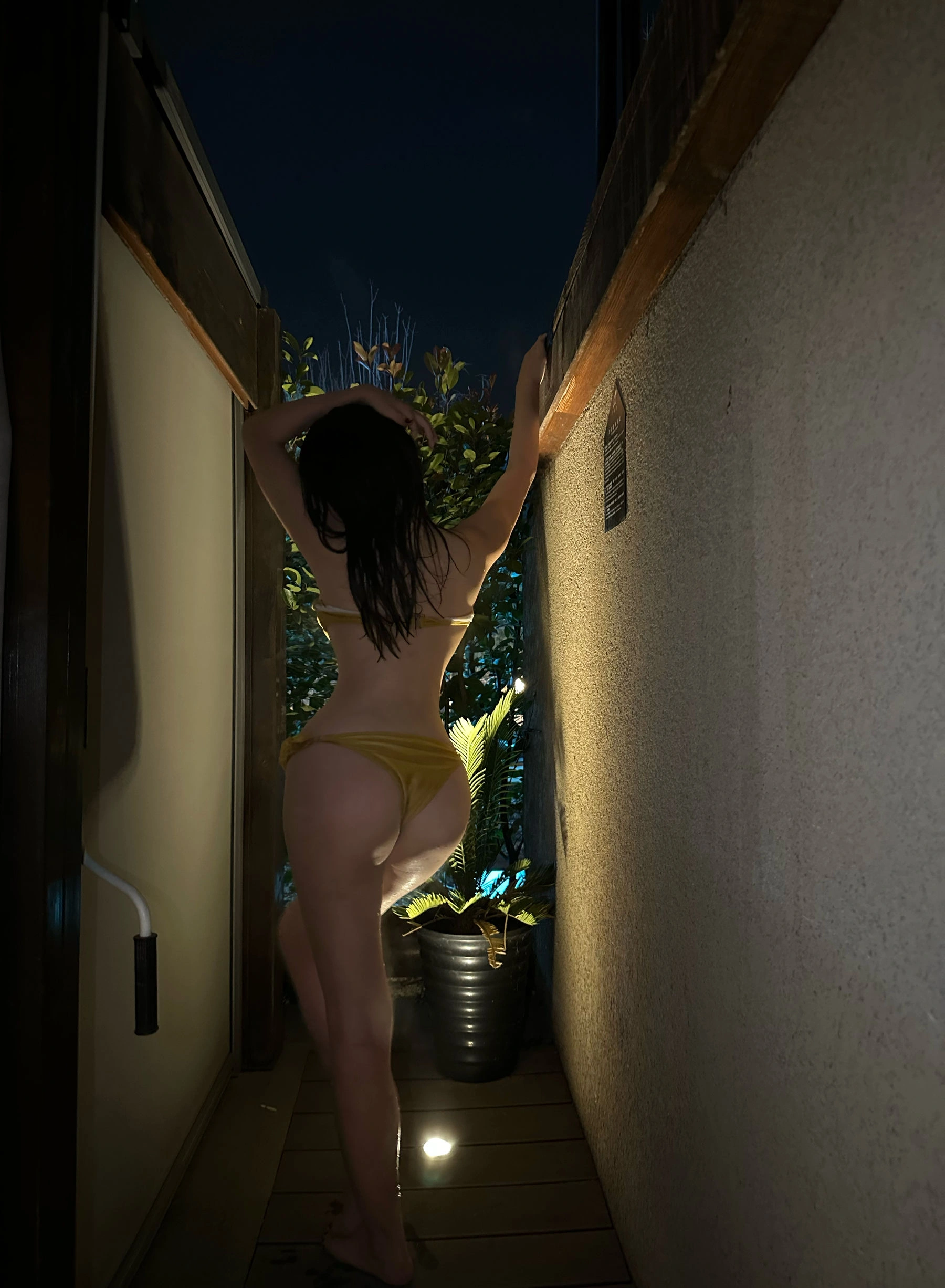 奶宝妹纸 – 深夜游泳池高清在线免费欣赏–微密图社-微密图社