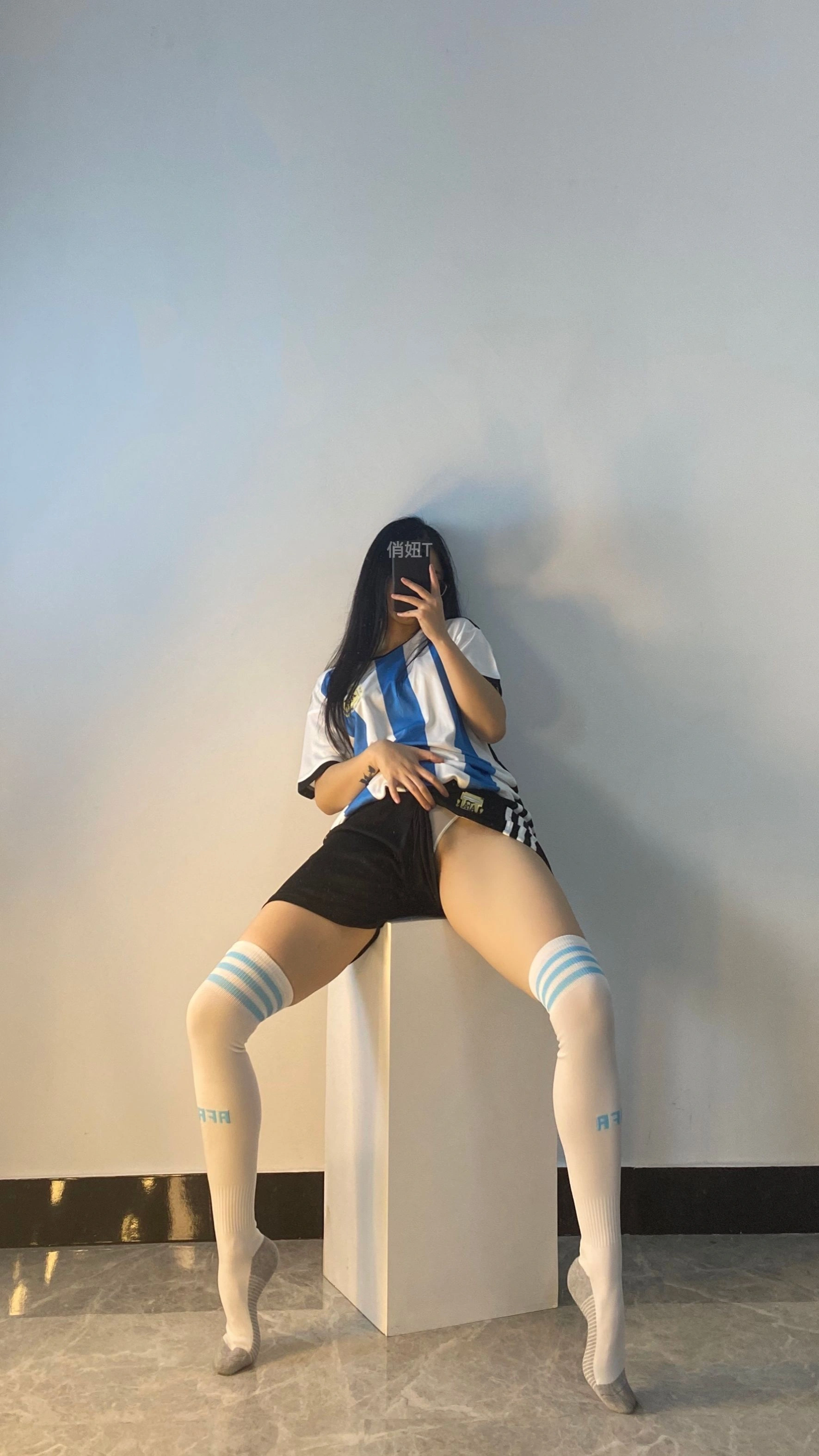 俏妞qiaoniuTT – 进来看球插图1