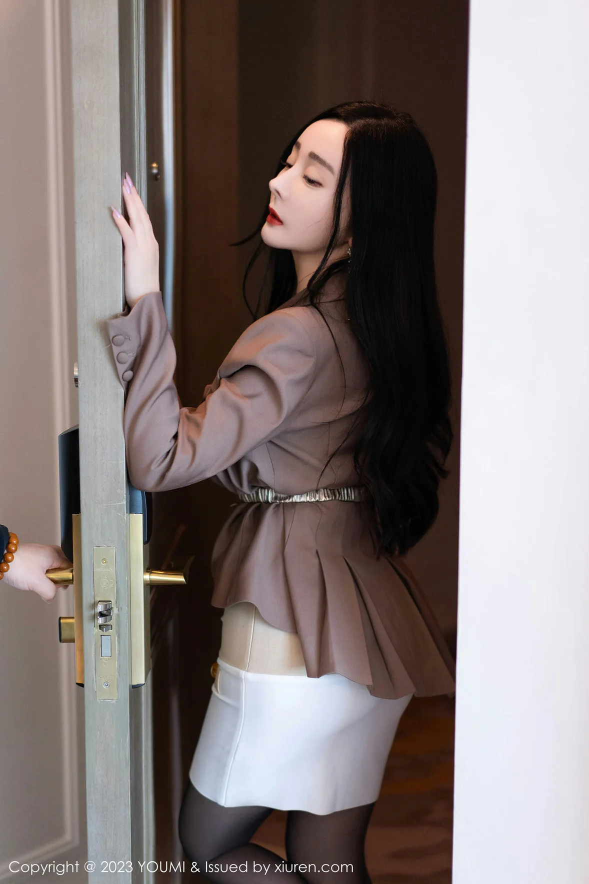 尤蜜荟 Vol.950 允爾 魅惑黑丝性感写真 [74P]插图1