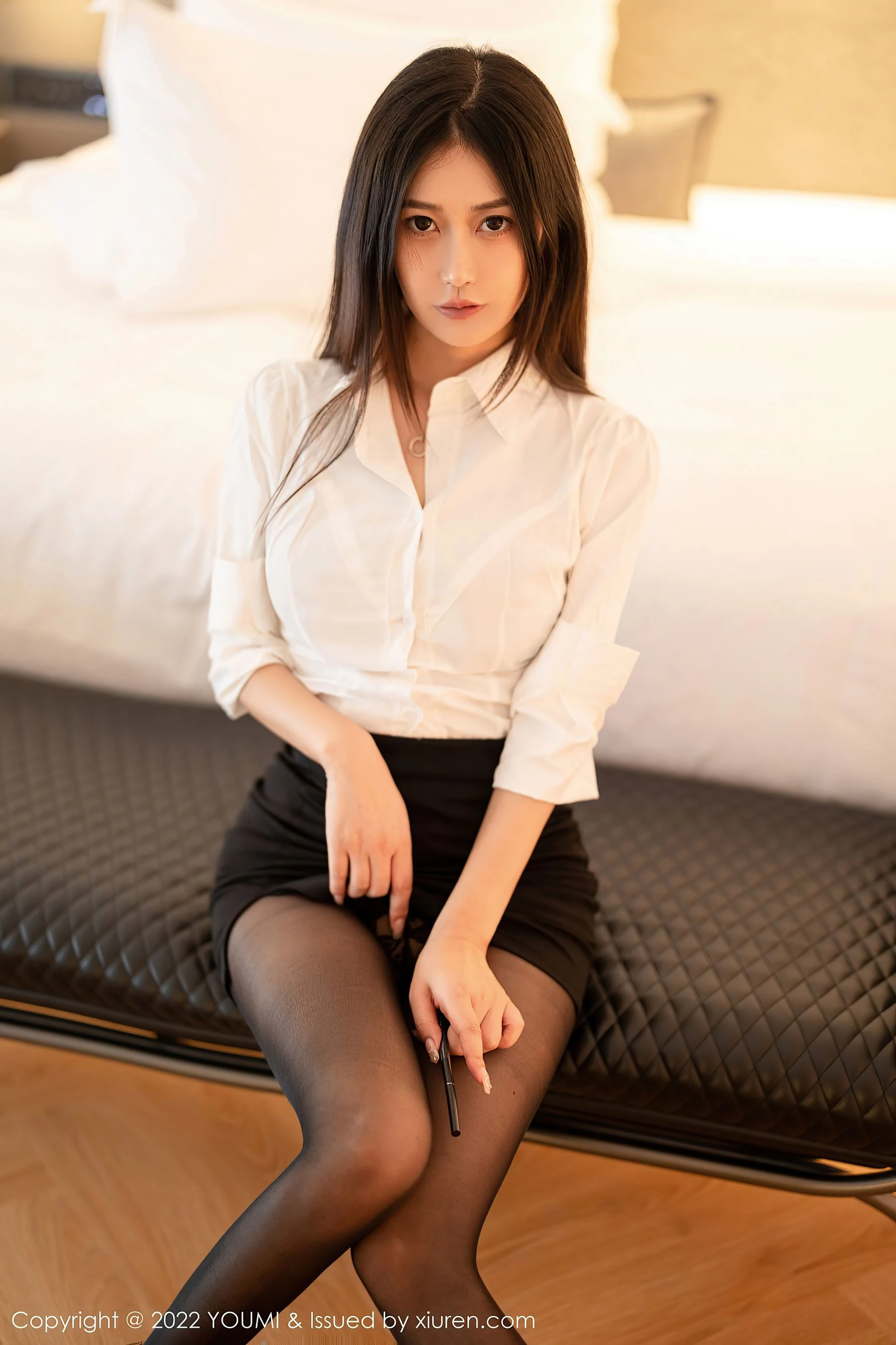 尤蜜荟 VOL.827 laura阿姣 黑丝美腿插图1