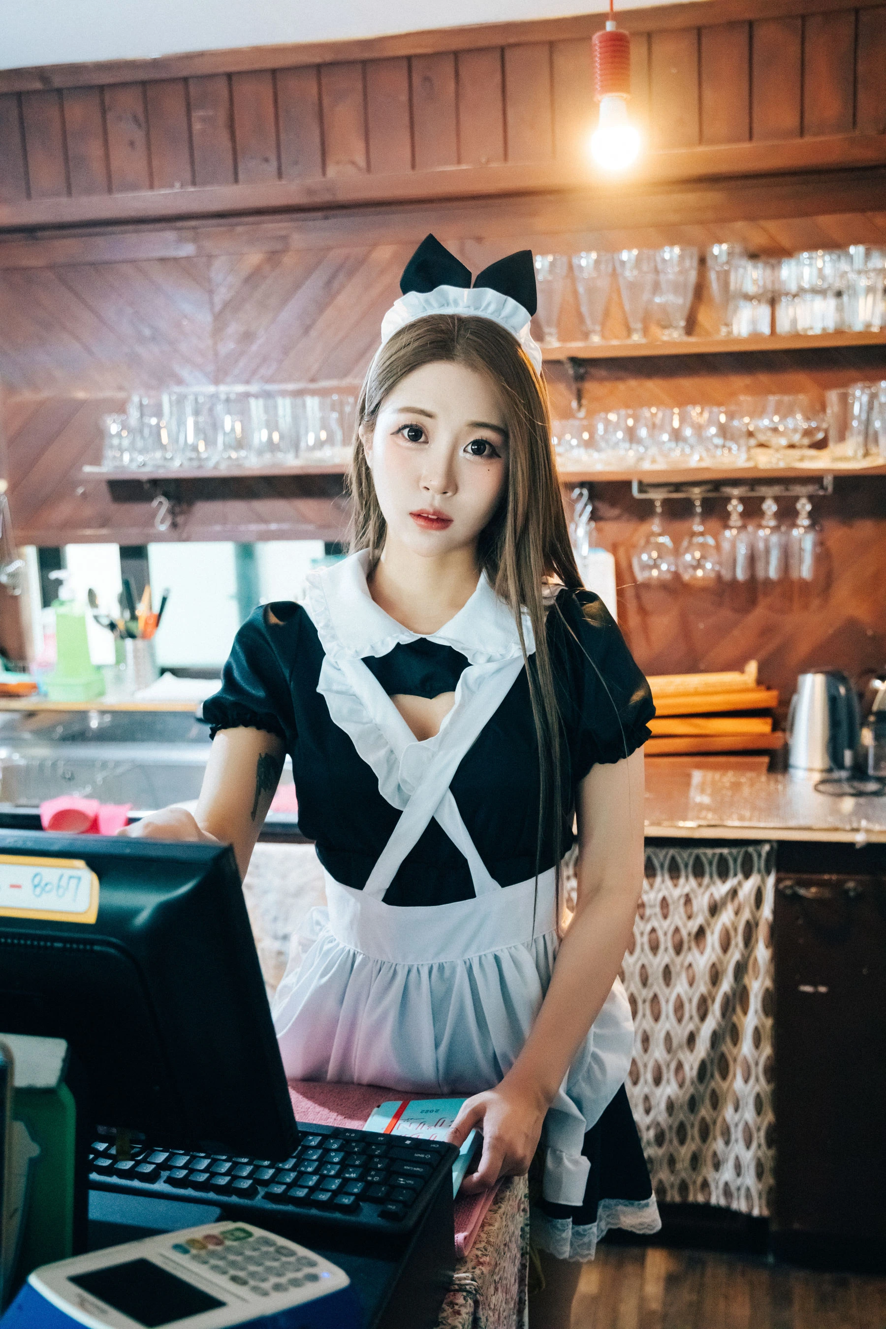 [LOOZY] Bomi – Maid cafe高清在线免费欣赏–微密图社-微密图社