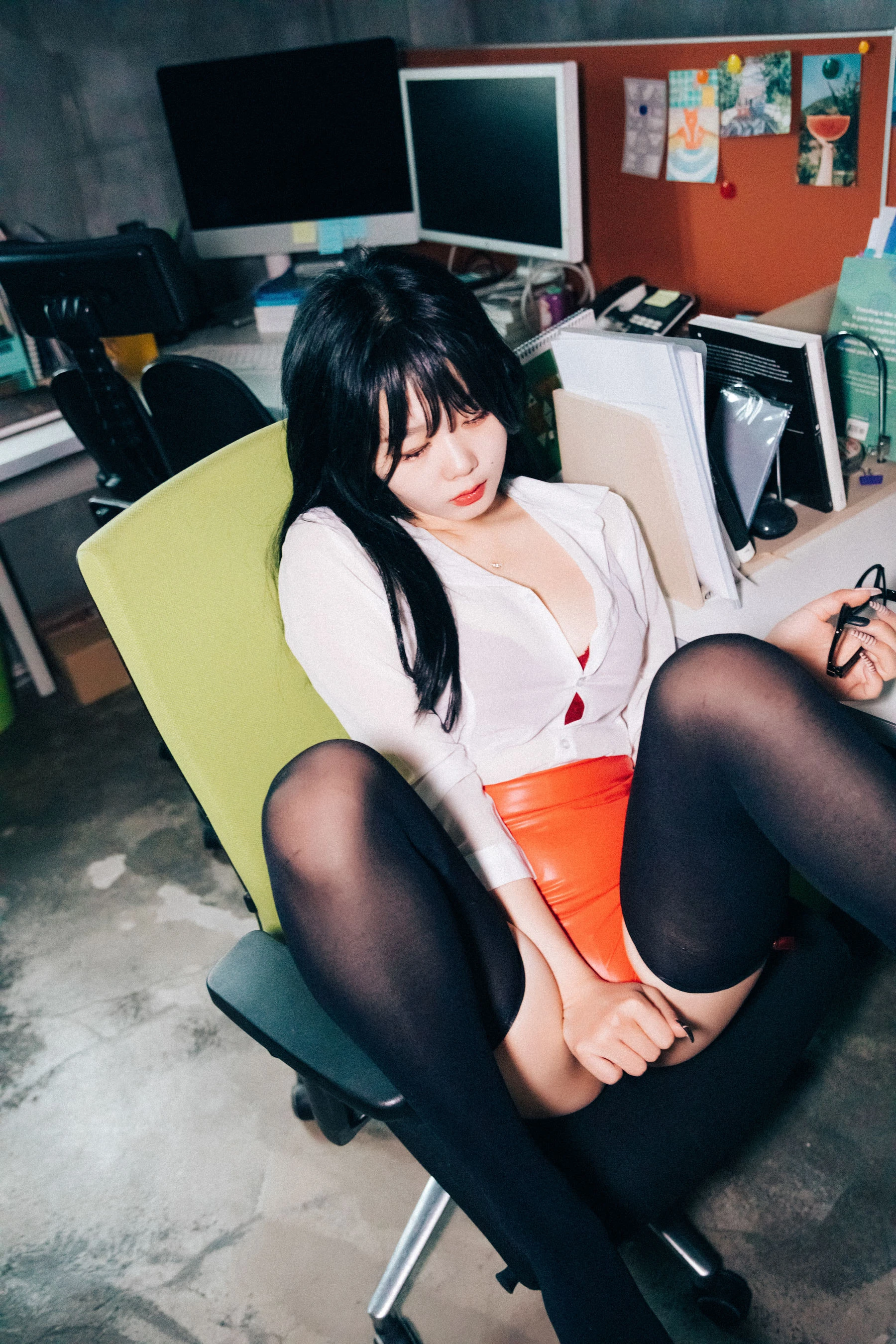 [LOOZY] Zia – Office slave插图1