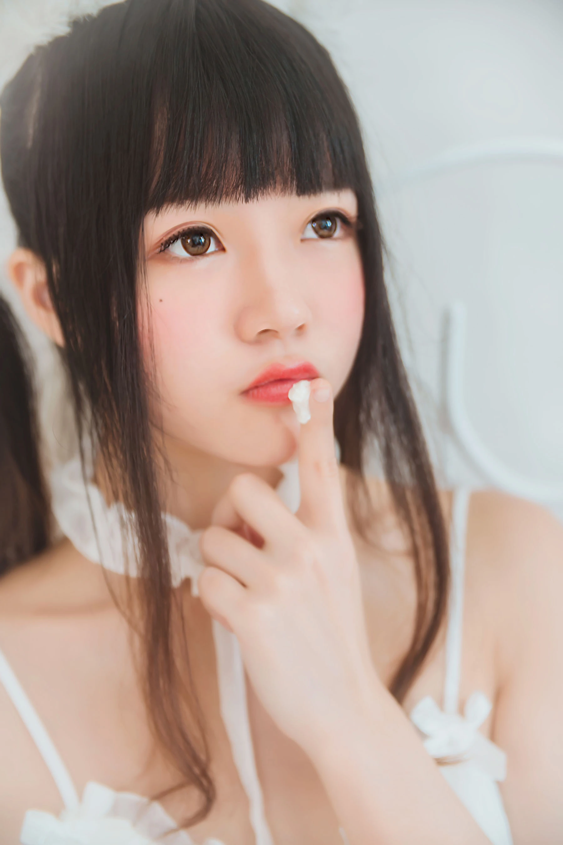 桜桃喵《白猫》插图3