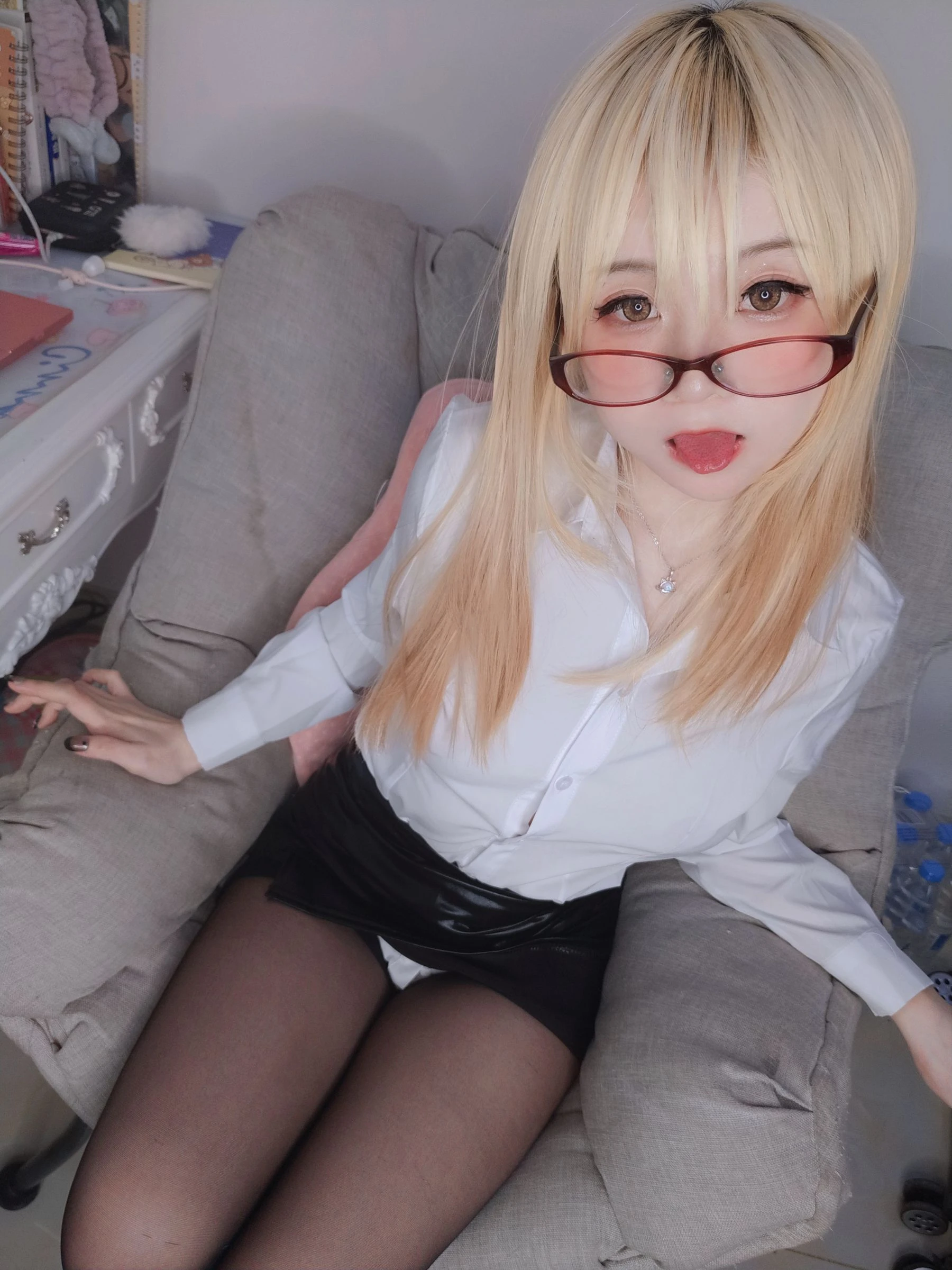 萌妹子Coser摇摇乐yoyo – 在宅勤務の一日插图2