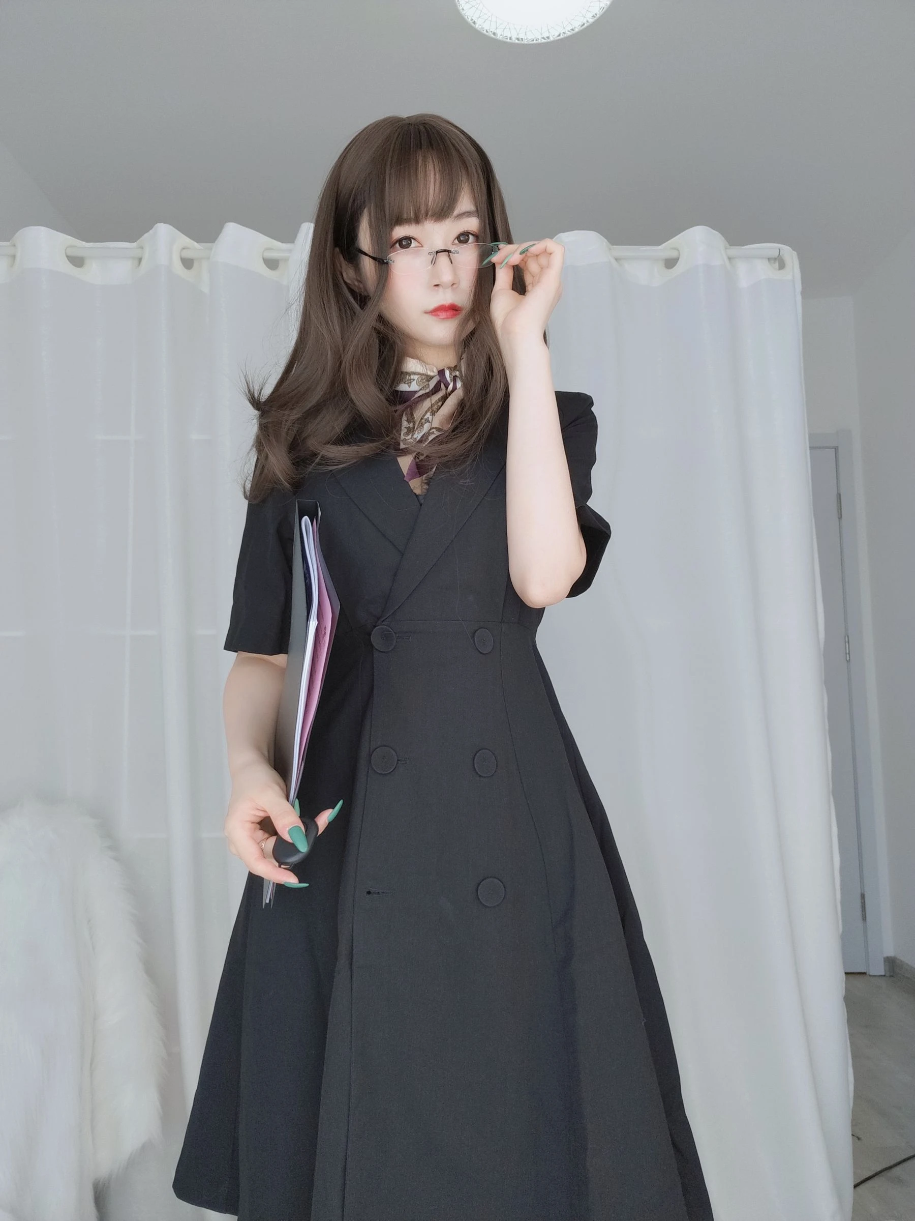 Coser小姐姐白银 – OL下的内衣插图2