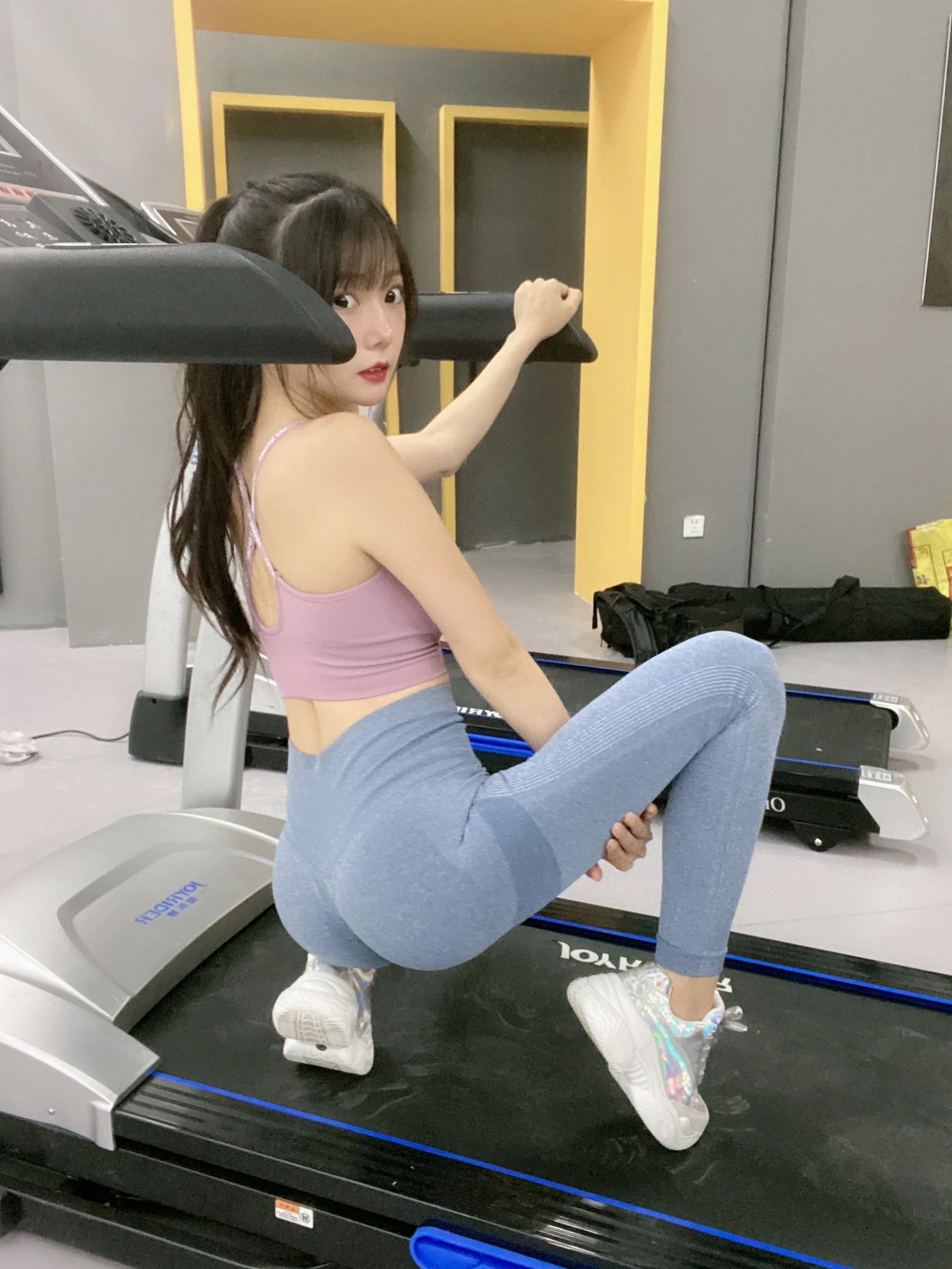 香草喵露露 – 小露乱撞 瑜伽服自拍插图6