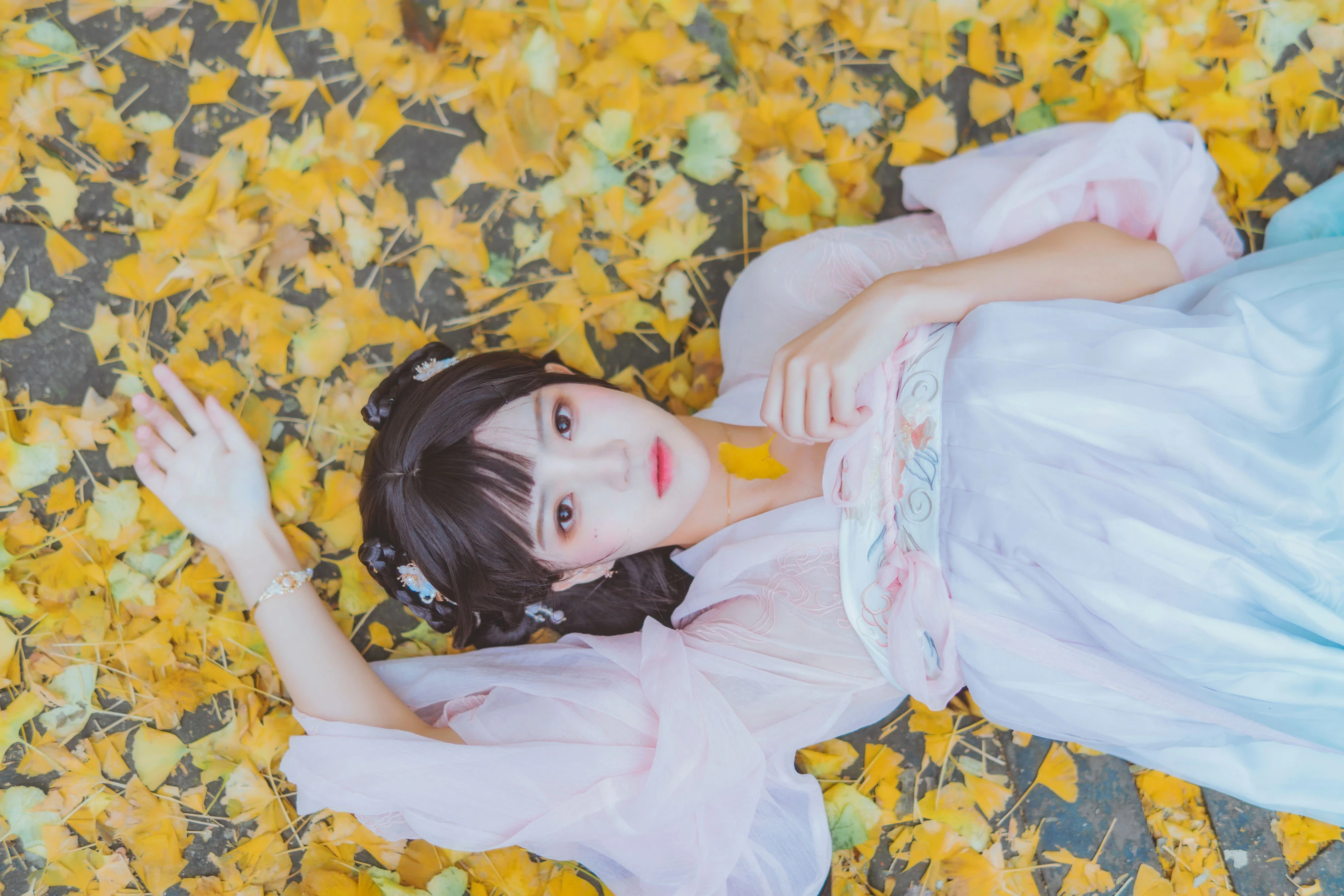桜桃喵 – 温柔之汉服银杏插图6