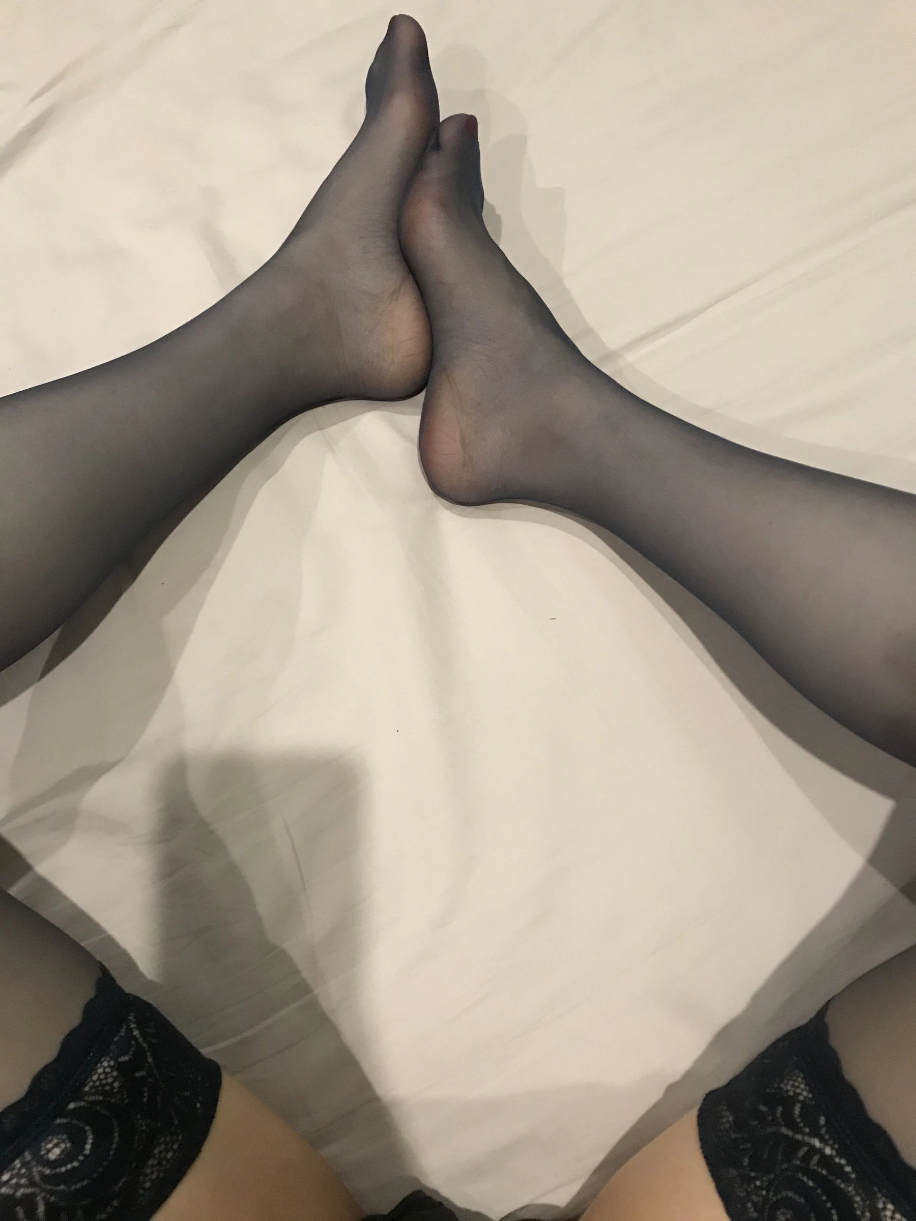 丝足博主麋鹿_Monroe 2020.06.09 黑蕾丝半筒袜插图7