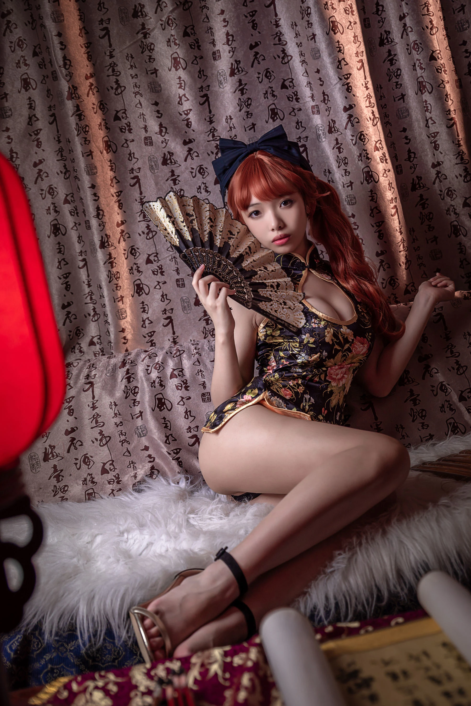 雯妹 – 低胸裸足插图2