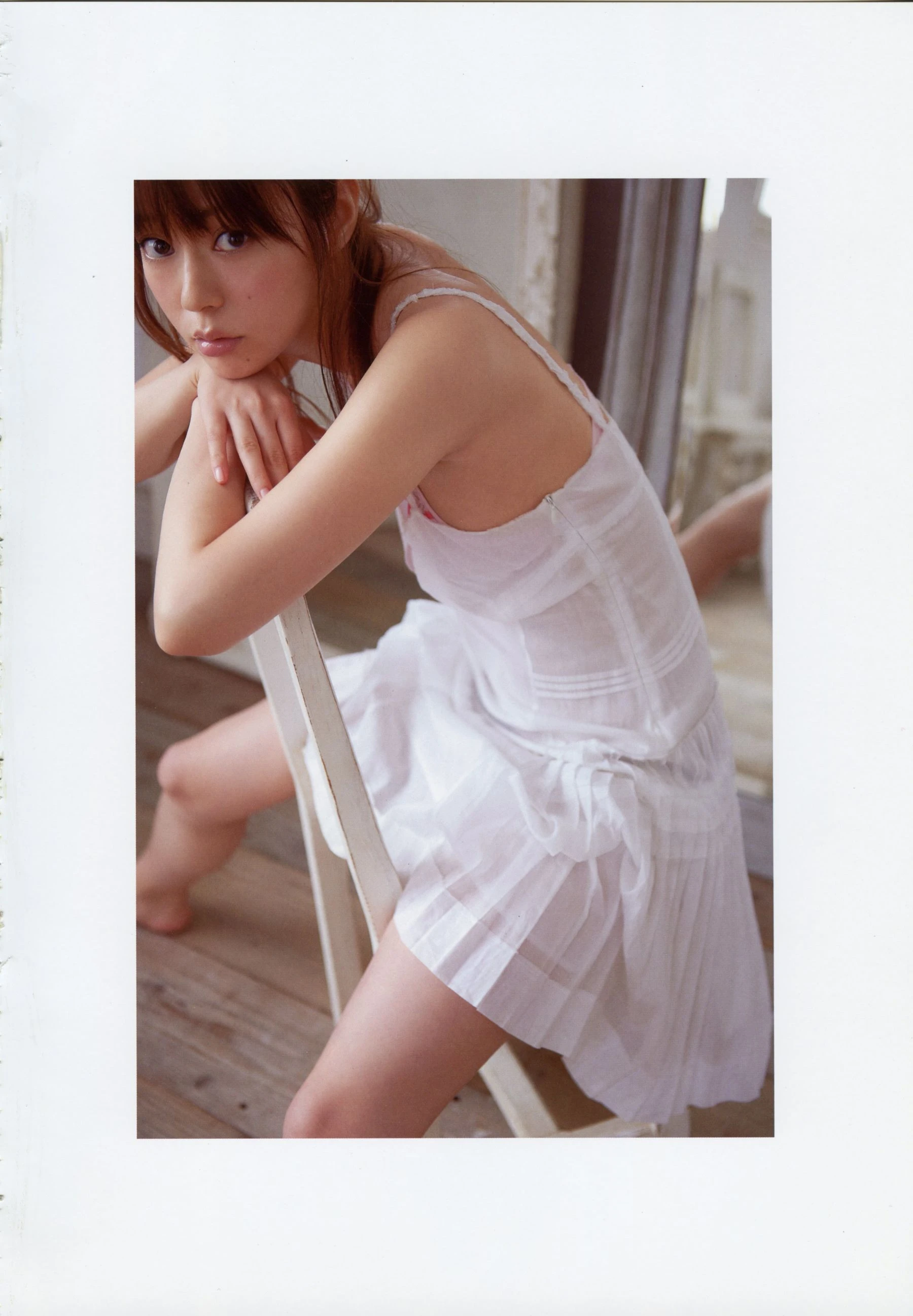 Yuria Haga 芳賀優里亜 写真集 「赤×ピンク」插图8
