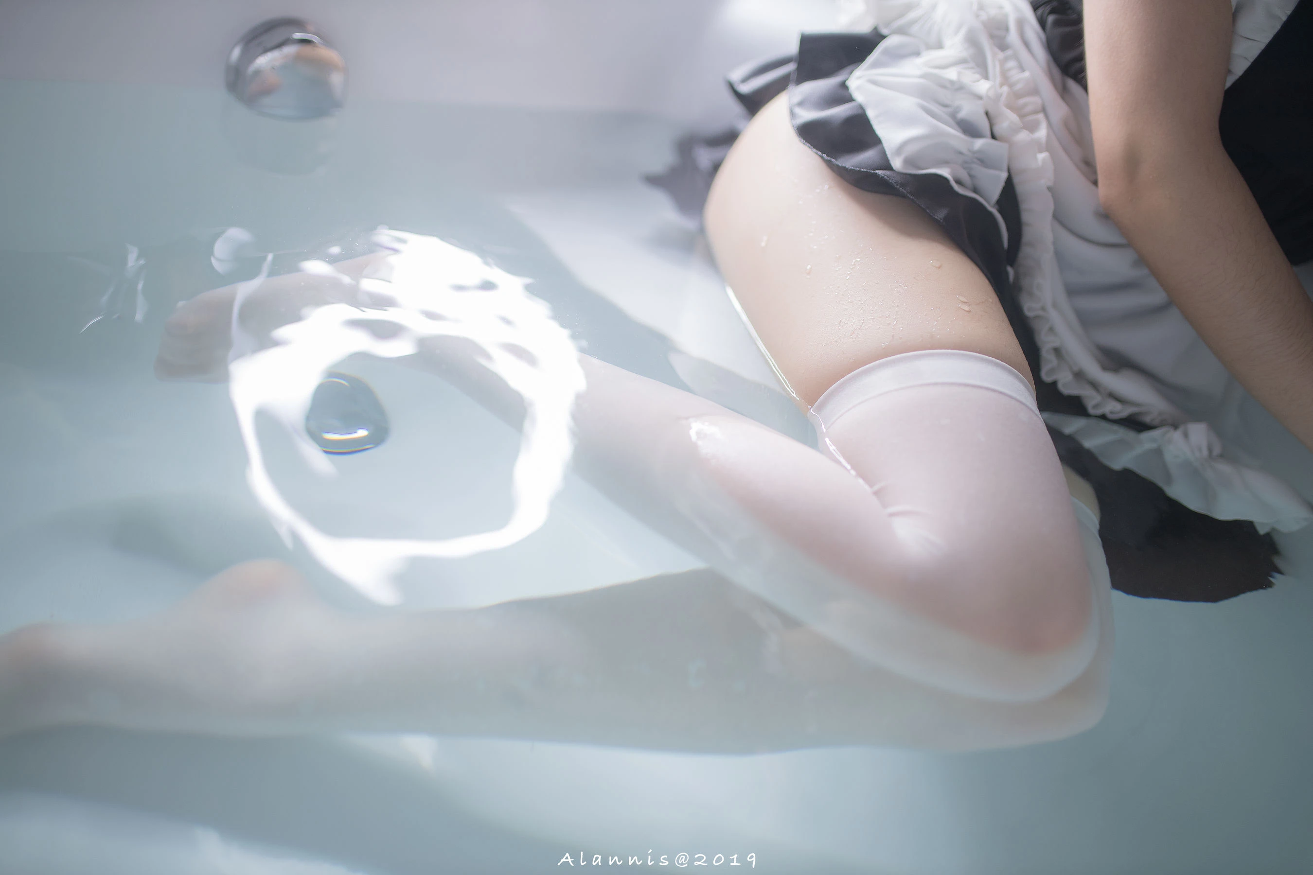 Cos小姐姐雪琪 白丝女仆水下版插图5