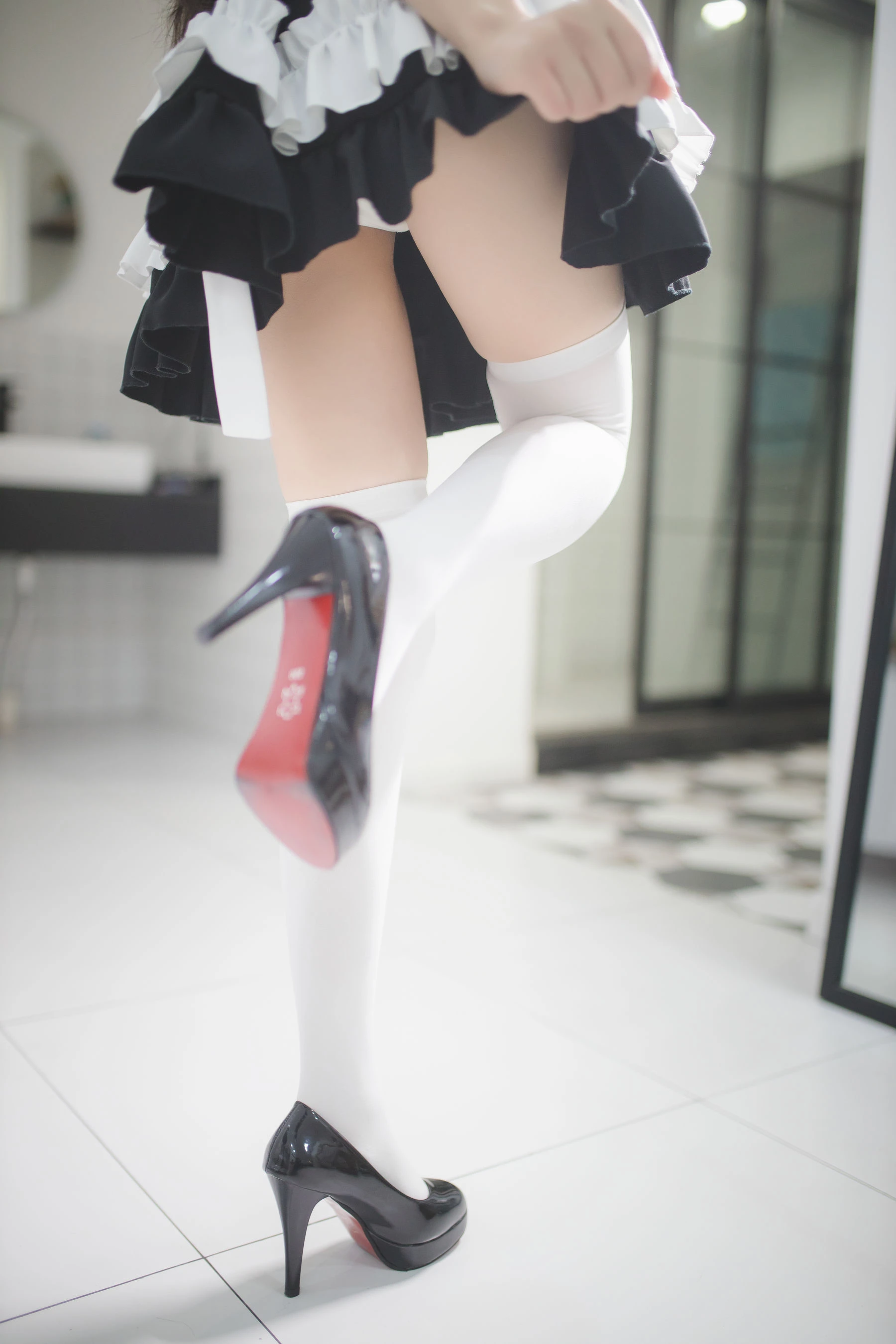 Cos小姐姐雪琪 白丝女仆水下版插图1