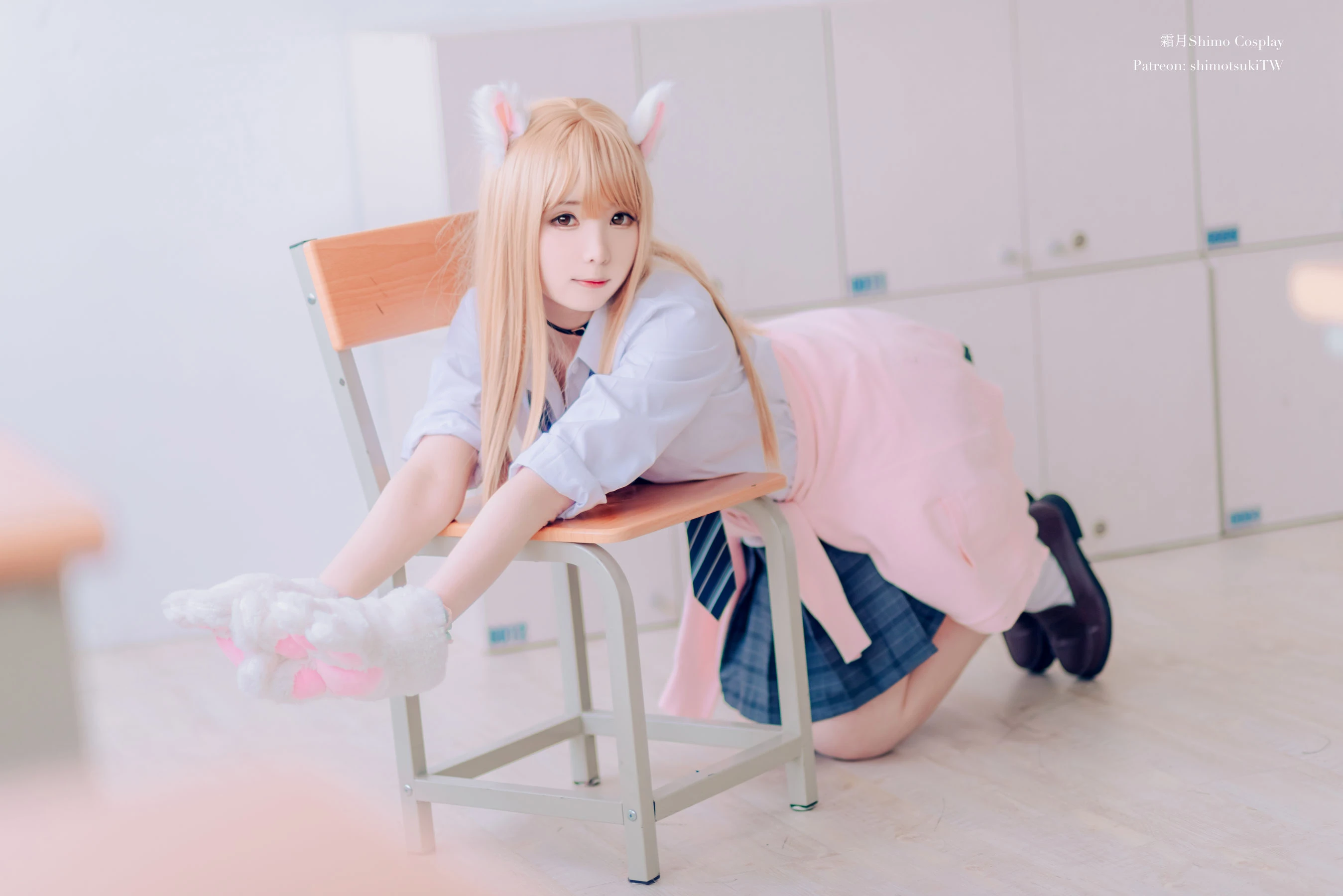 微博妹纸霜月shimo – 金发制服 [8P]插图1