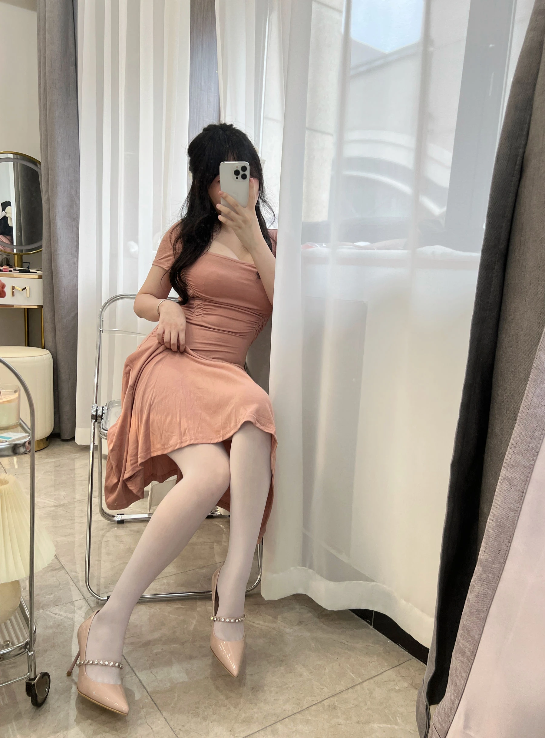 蜜桃少女是依酱呀 – 人妻插图3