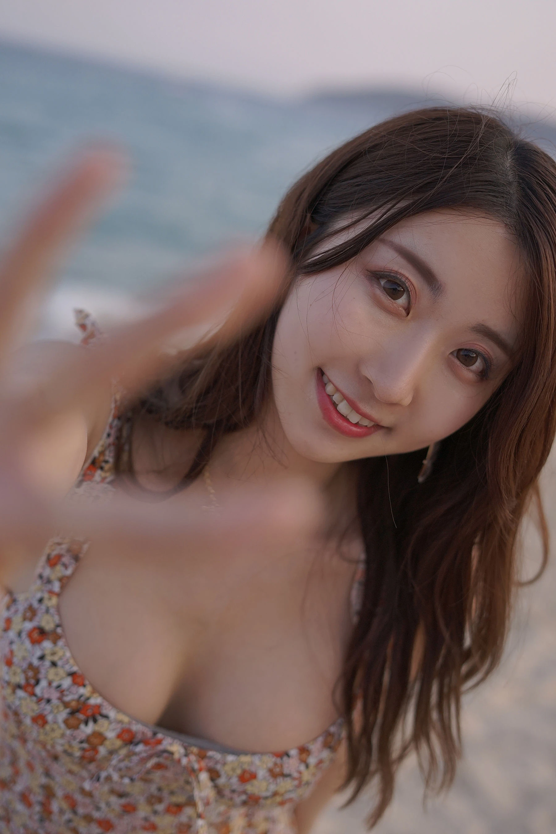 人气Coser黑川 – 海岛之旅 碎花连衣裙 [19P]插图1
