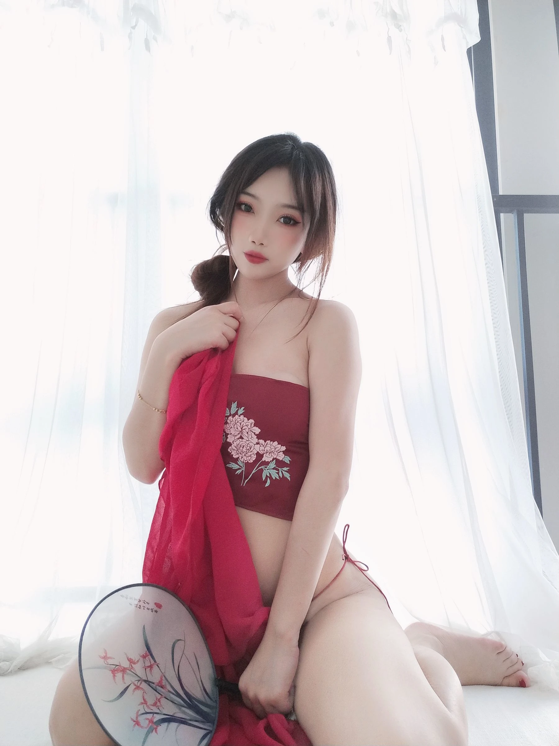 白嫩美少女鬼畜瑶 – 情趣红肚兜插图4