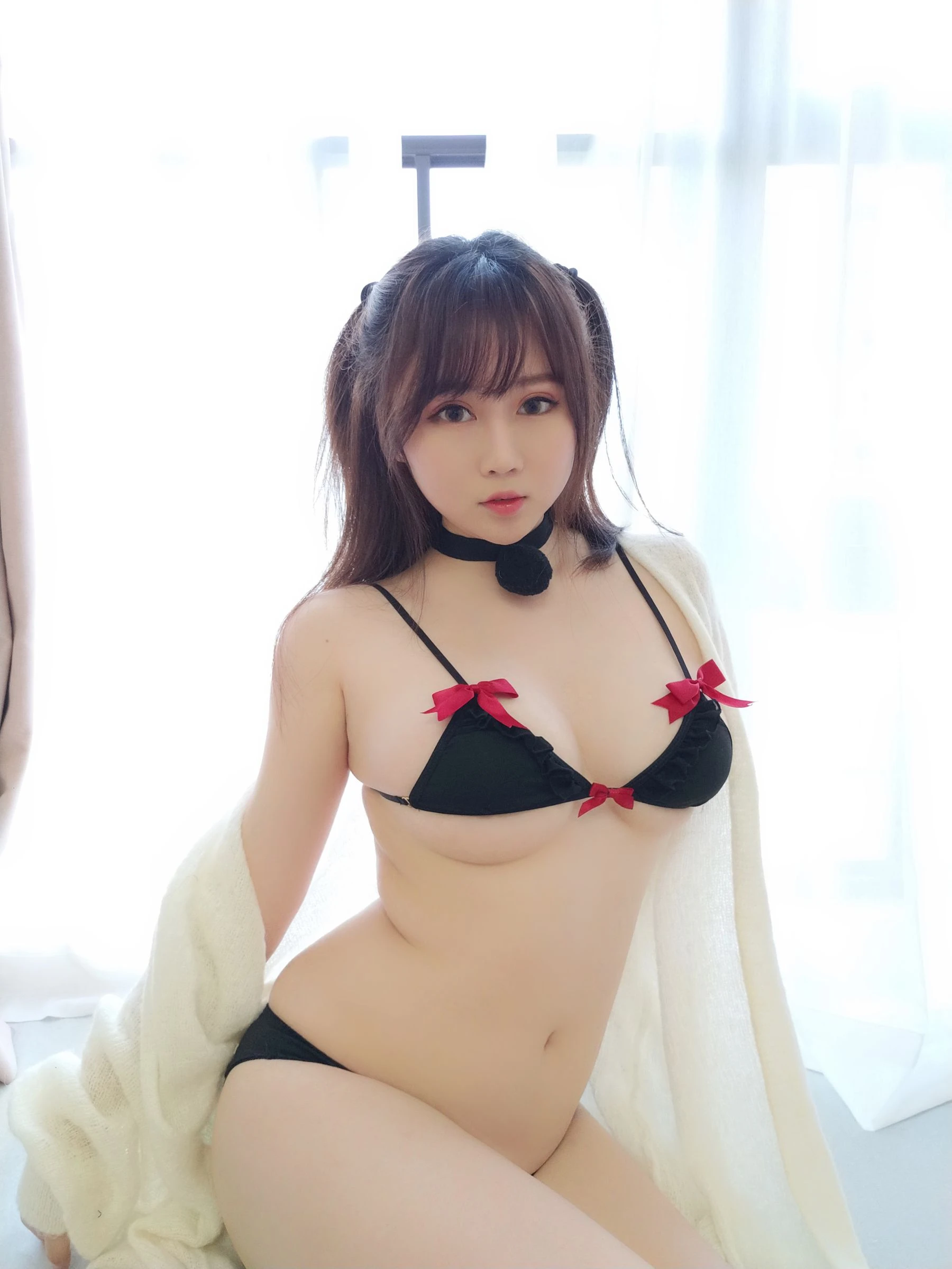 蜜桃少女是依酱呀 黑色情趣内衣插图5