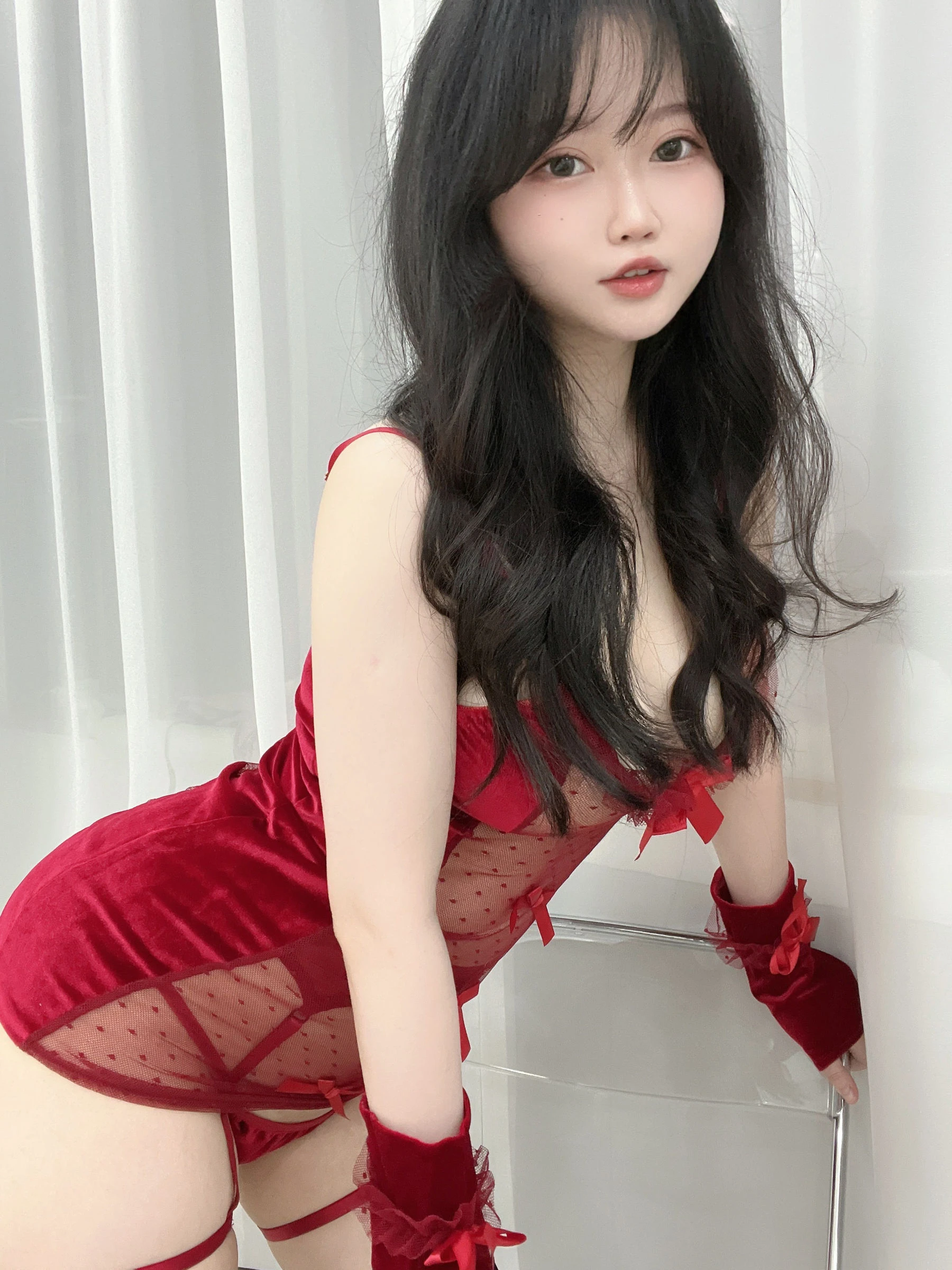 蜜桃少女是依酱呀 – 红色波点插图1