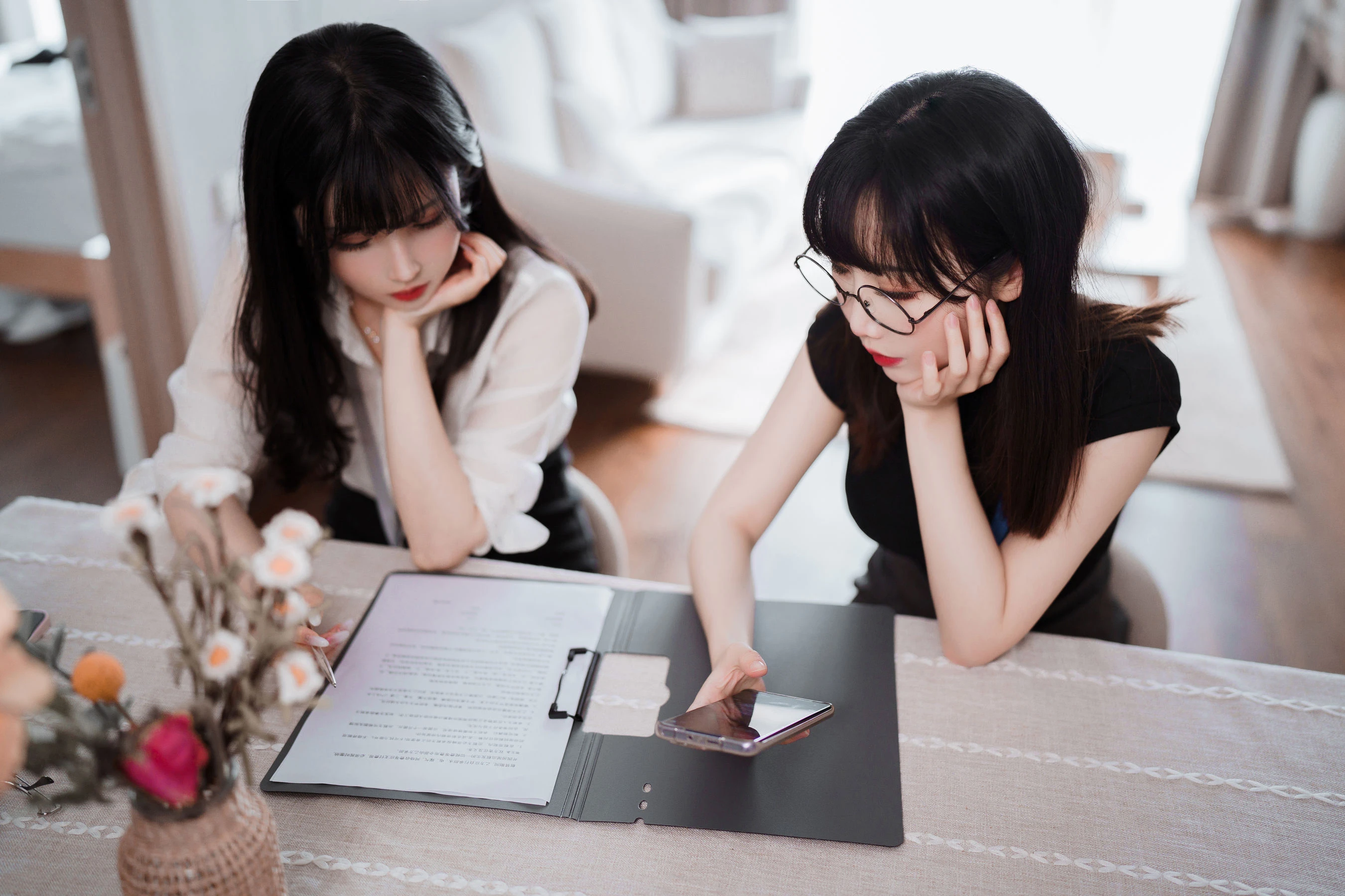 rioko凉凉子(肉扣热热子)&面饼仙儿 – OL百合 [50P]高清在线免费欣赏–微密图社-微密图社