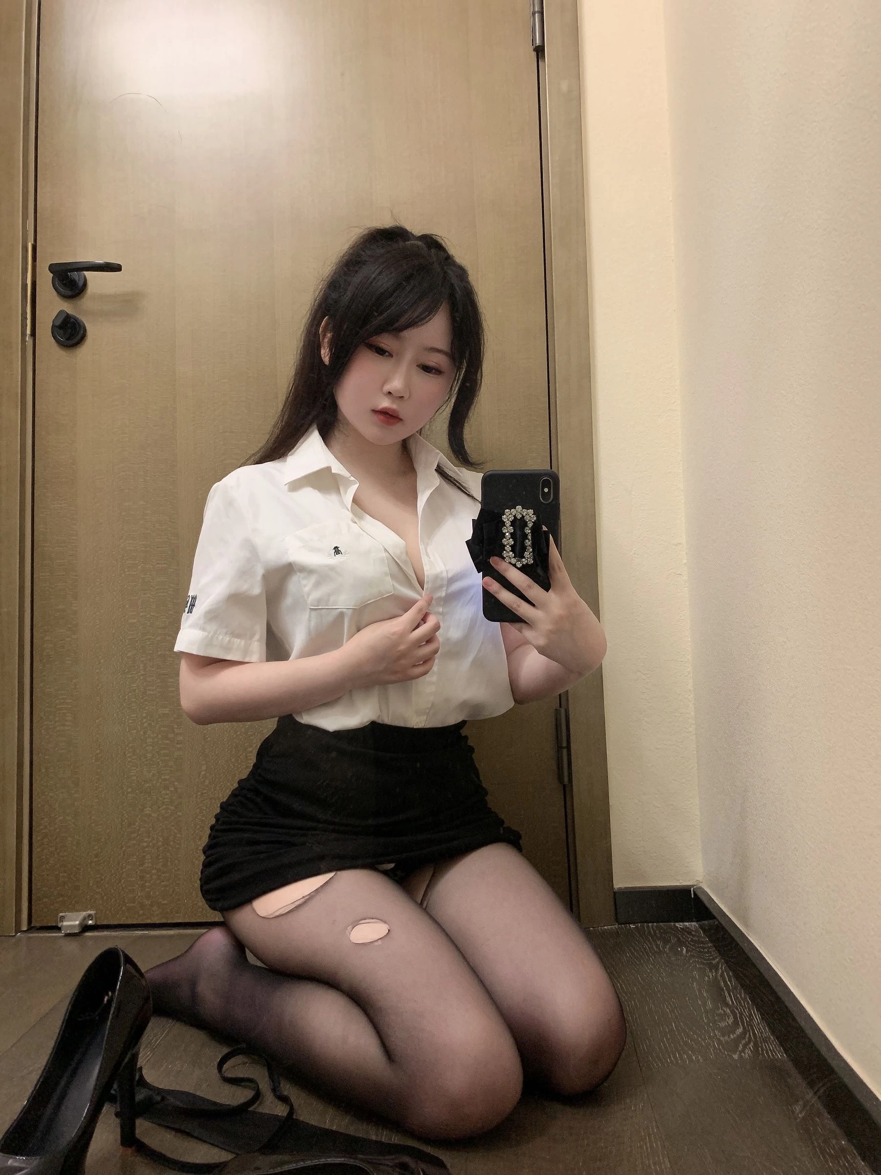 蜜桃少女是依酱呀 – 刚入职的新人插图6