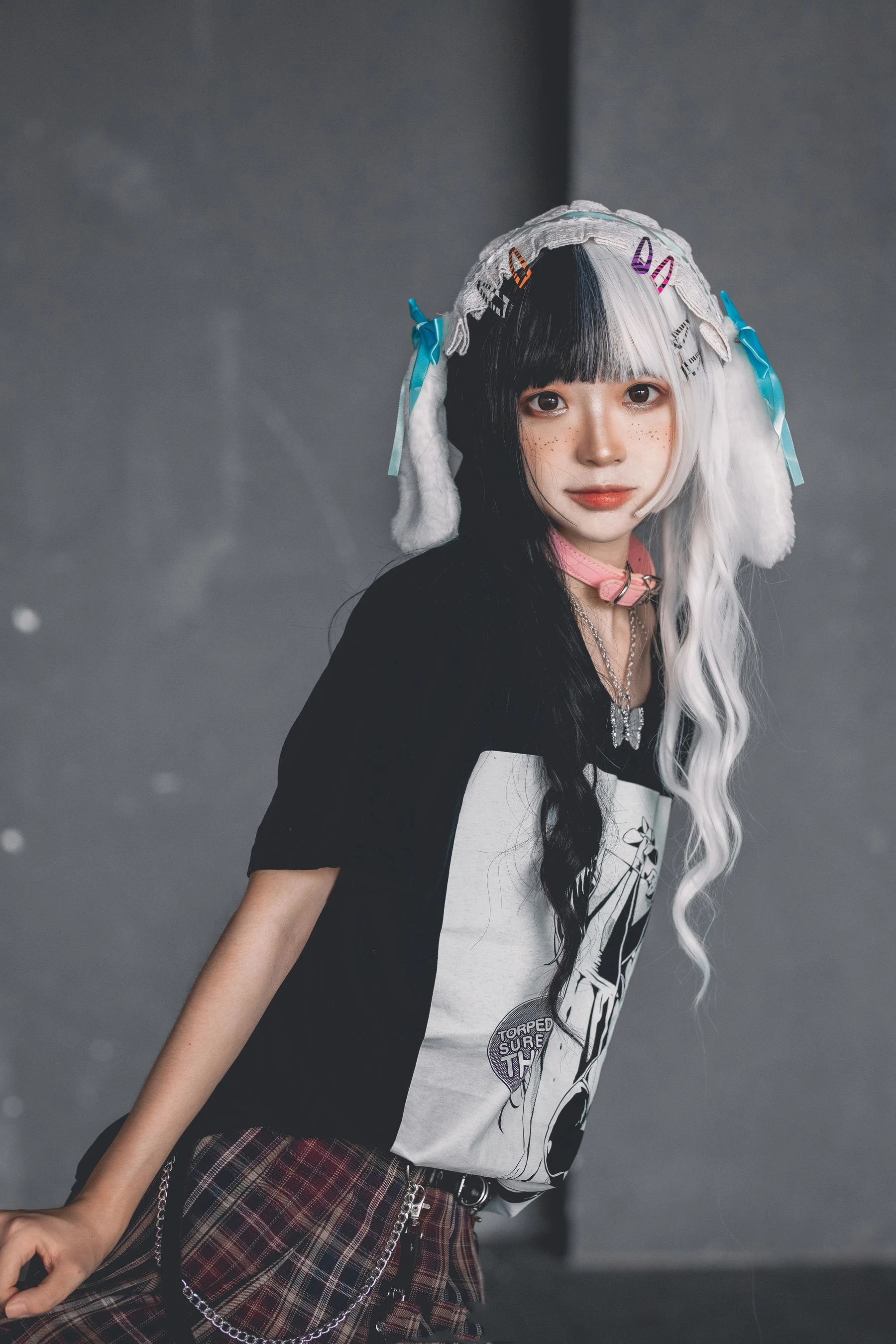 疯猫ss – 雀斑少女插图1