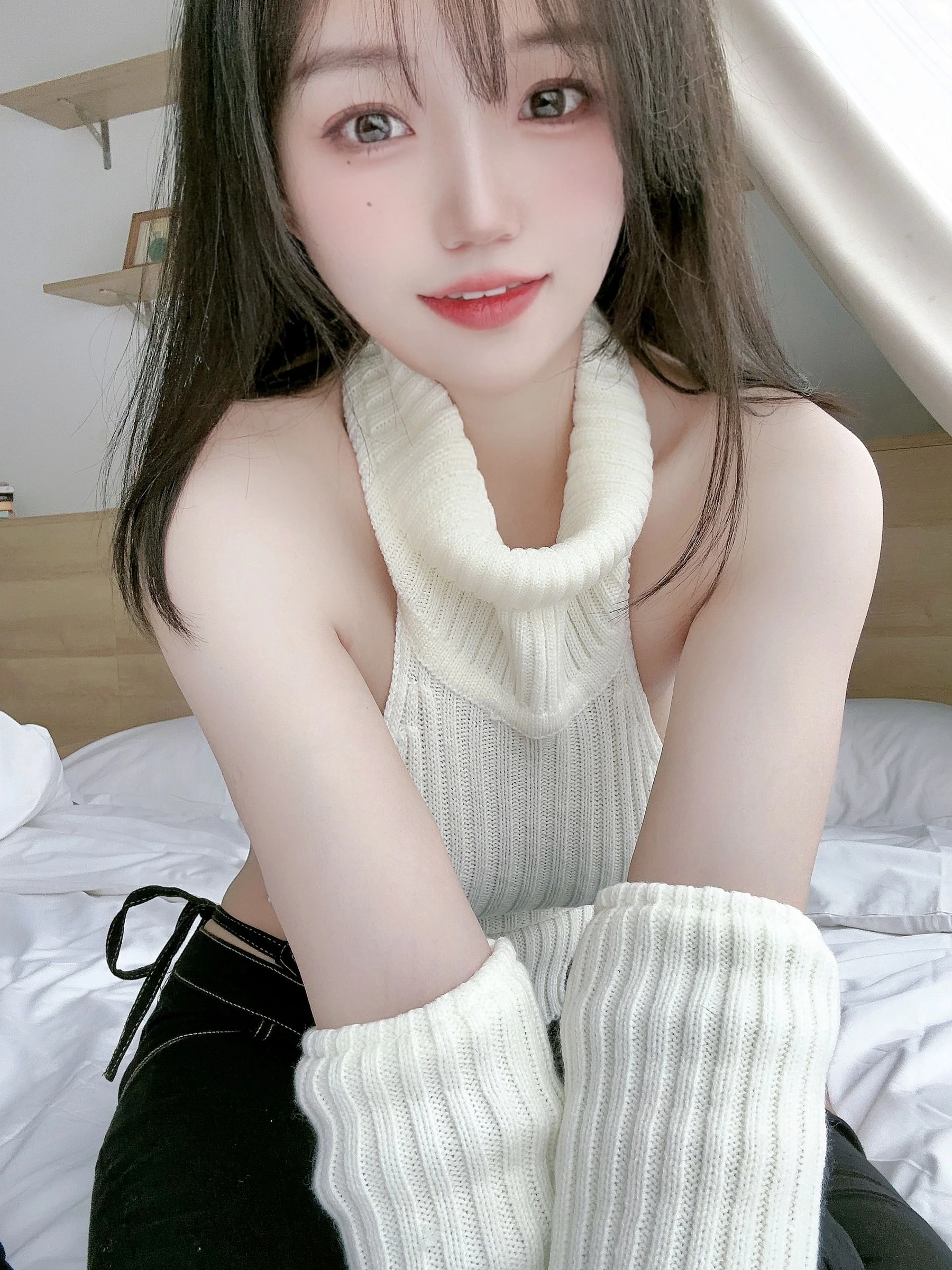 动漫博主小仓千代w 2022-12-14 白色露背毛衣插图5