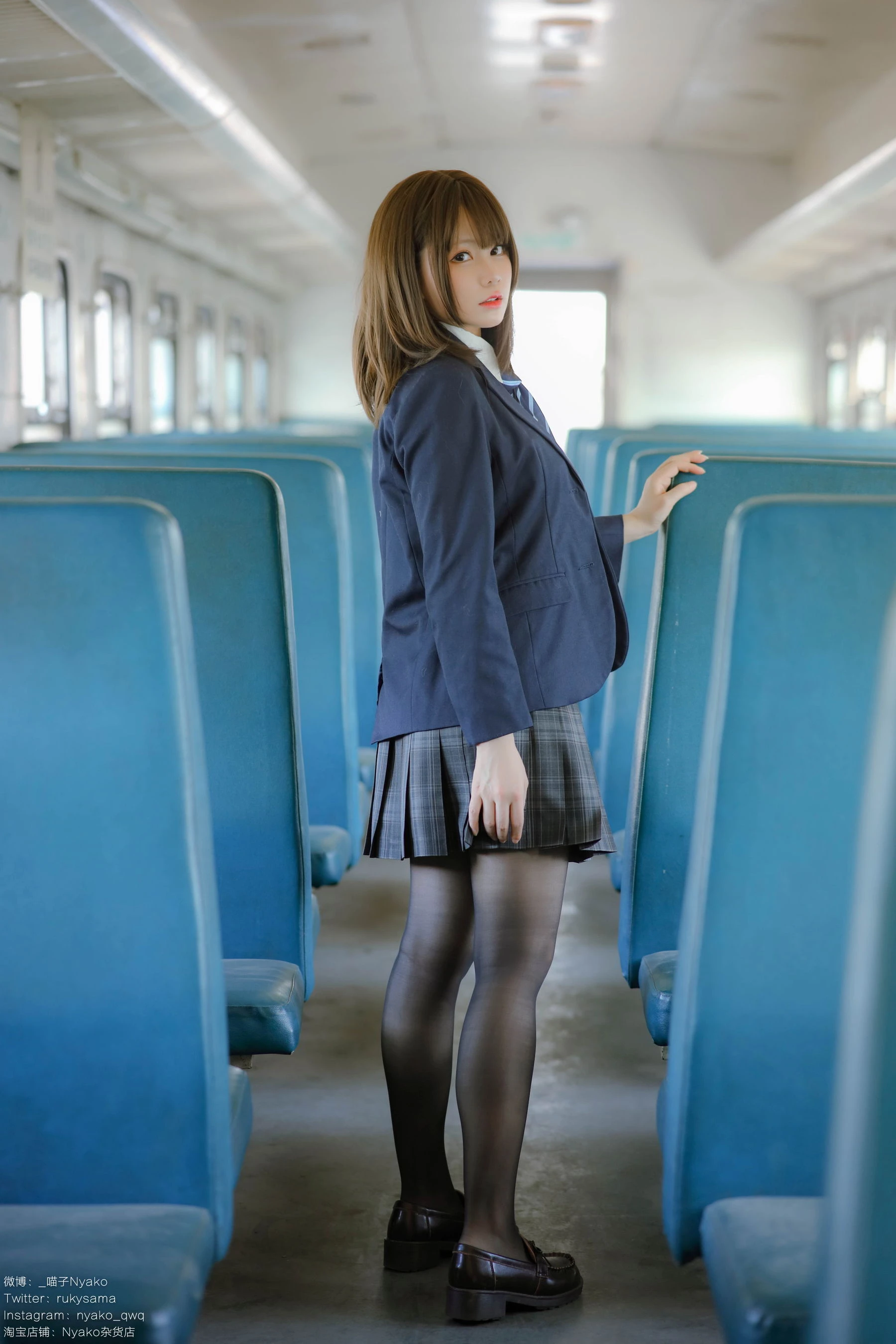 萌妹子Nyako喵子 – 火车JK [80P]插图2