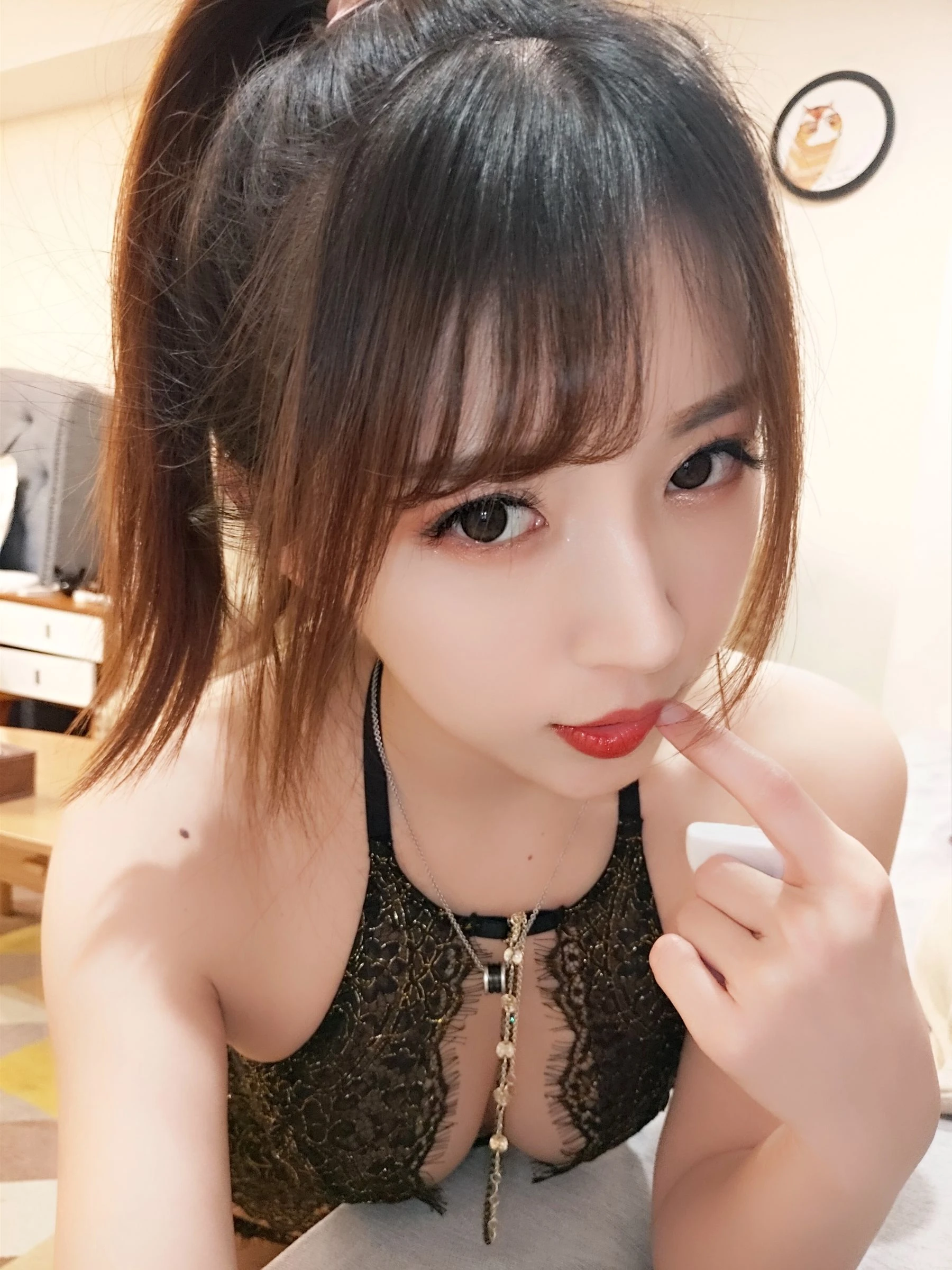 斗鱼主播小女巫露娜 – 蕾丝亮钻黑色长筒插图4
