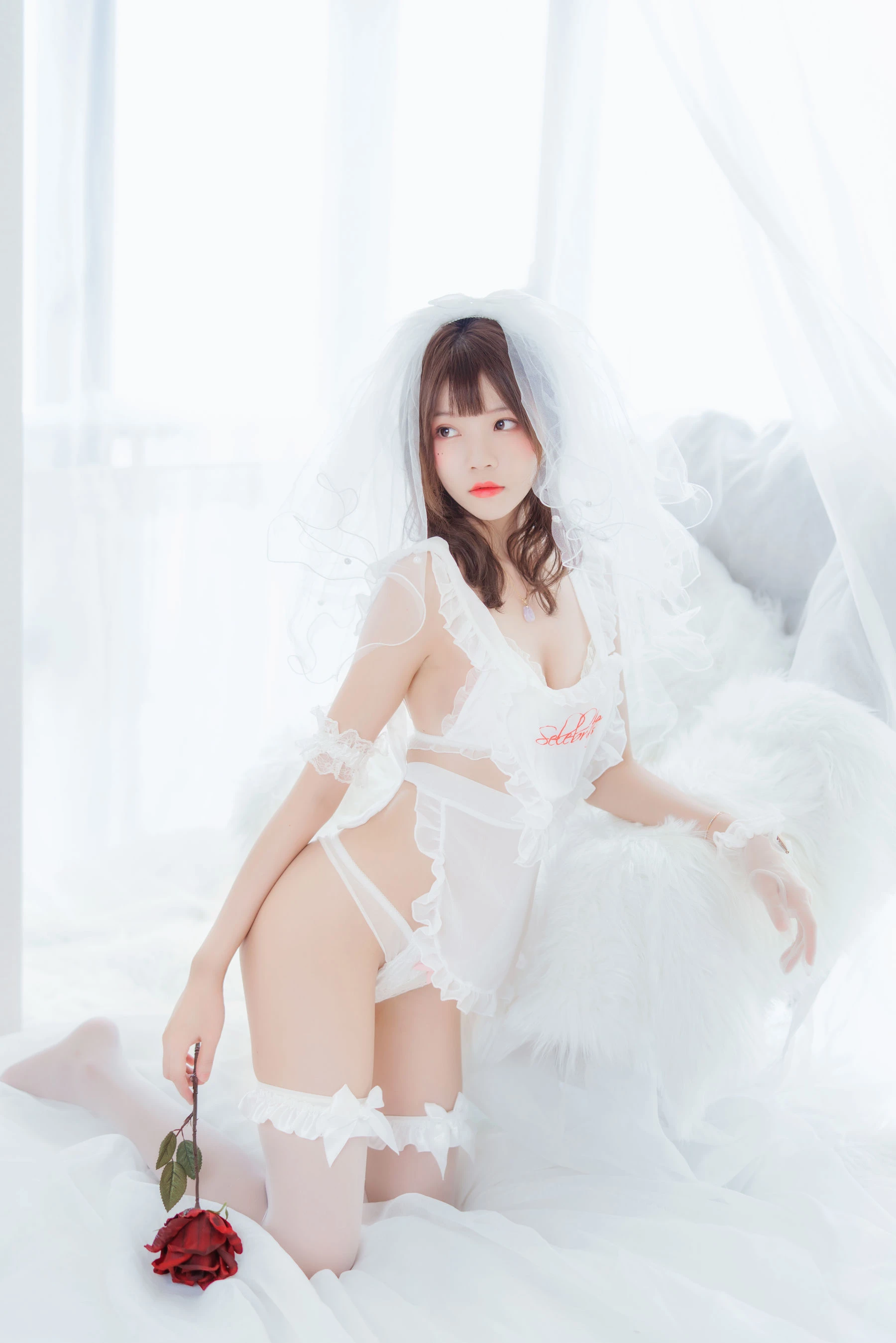 桜桃喵 轻纱01插图1