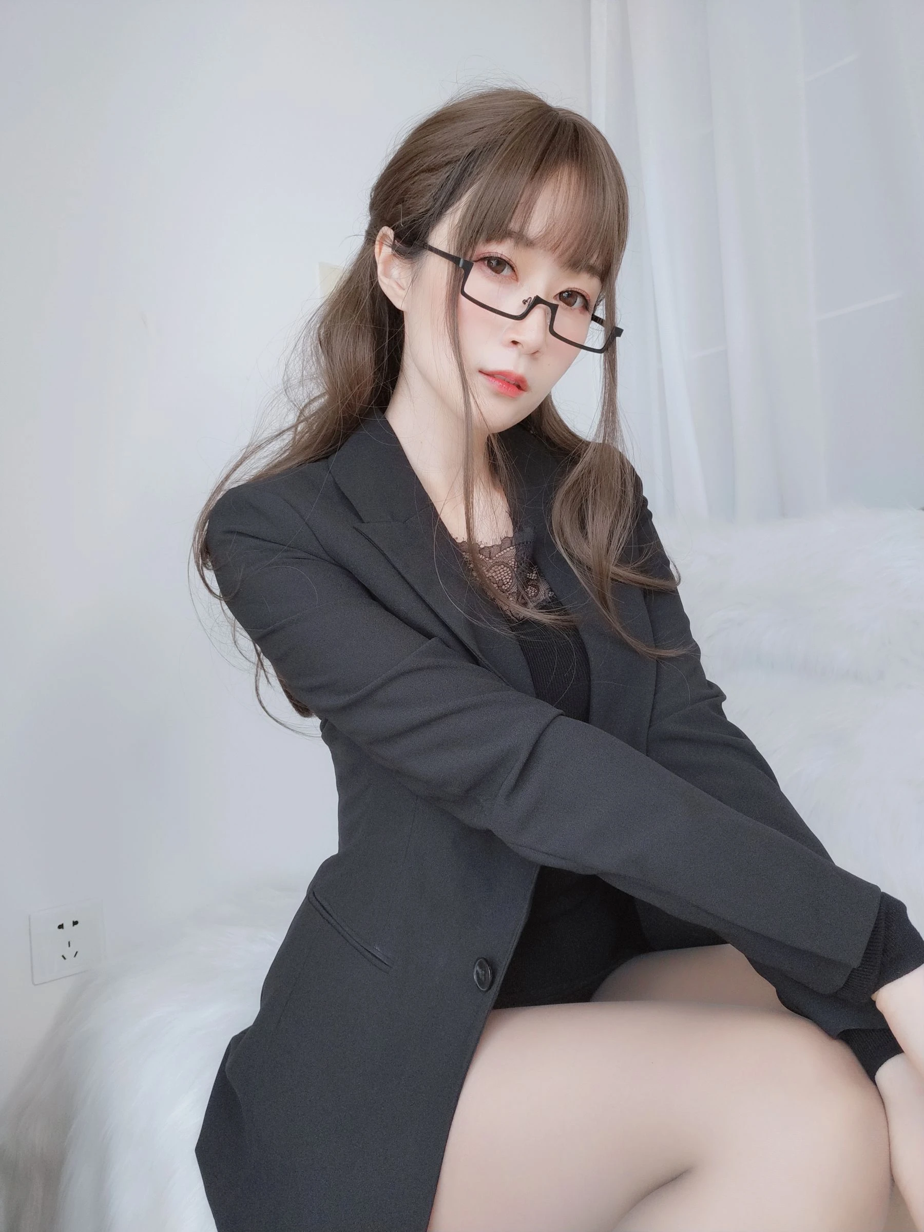 Coser小姐姐白银 – 黑西服高清在线免费欣赏–微密图社-微密图社