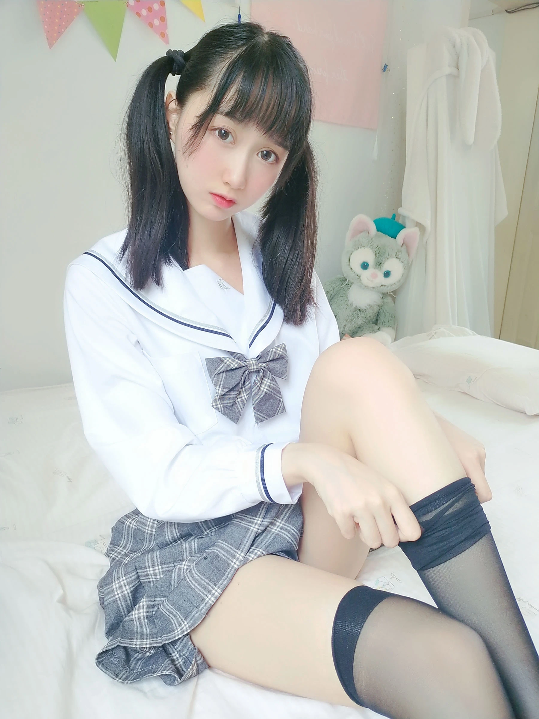 萌系小姐姐木绵绵OwO – 灰格子JK插图3