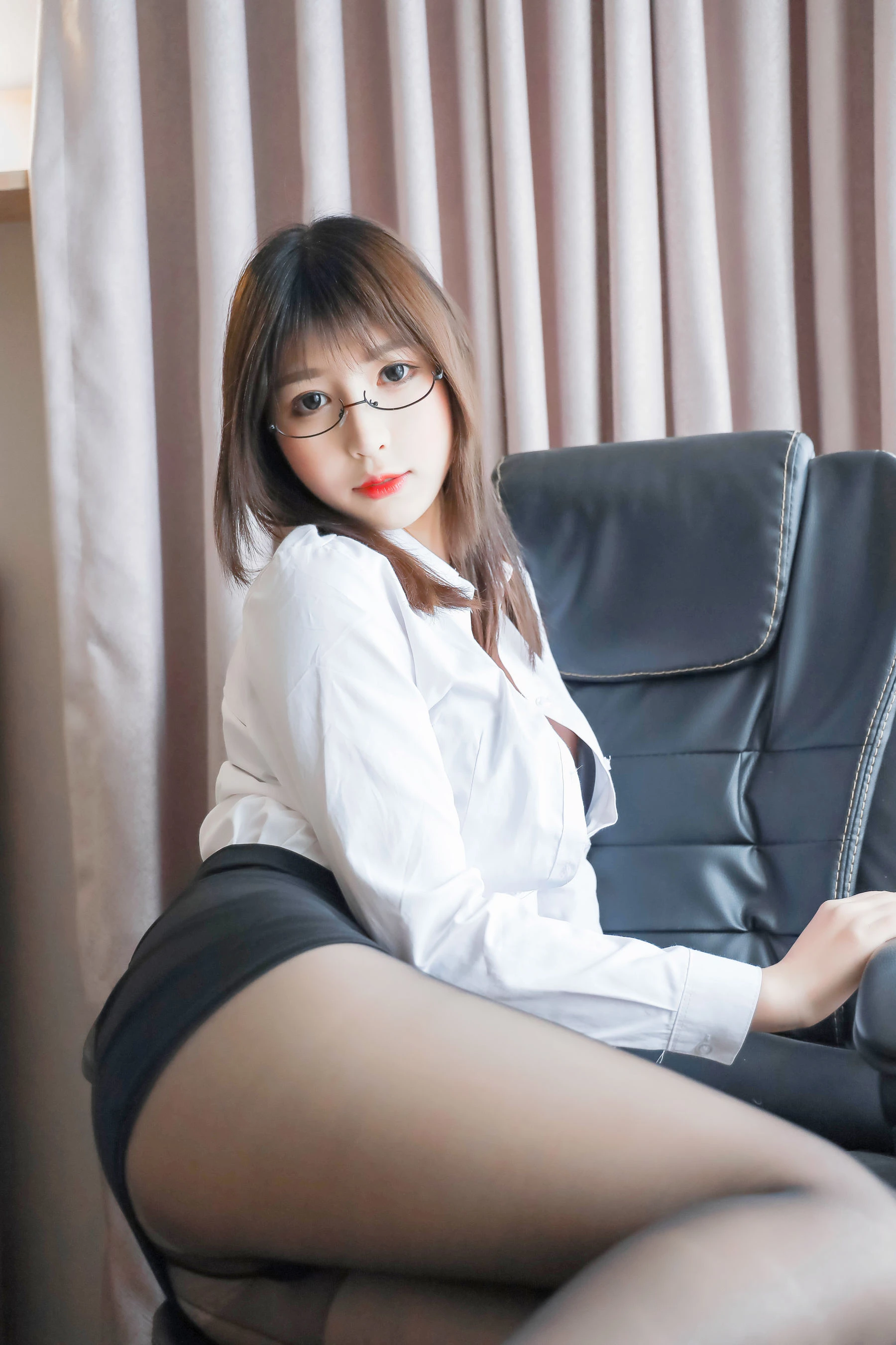 斗鱼主播w黑米粥w – 制服OL插图4