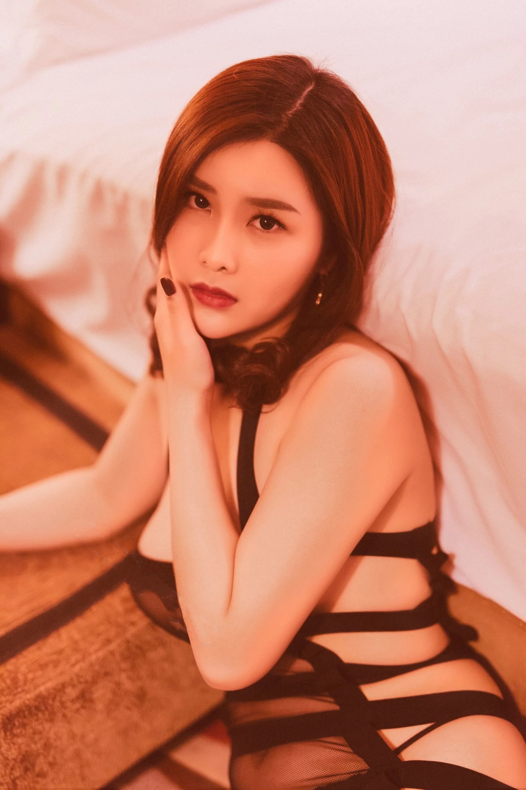 闫盼盼 黑带束缚 [35P]插图2