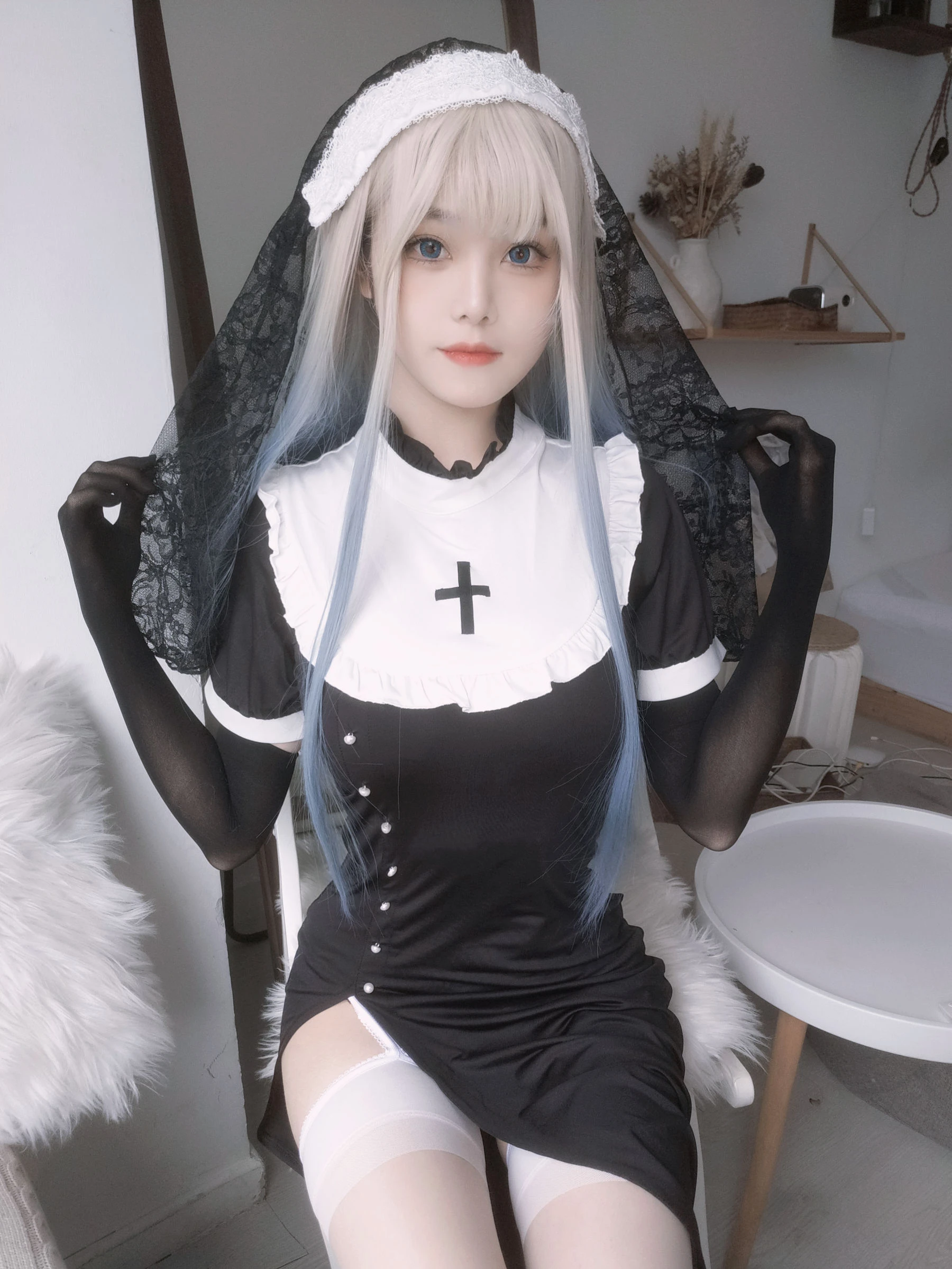 萌系小姐姐蜜汁猫裘 – 修女自拍插图3
