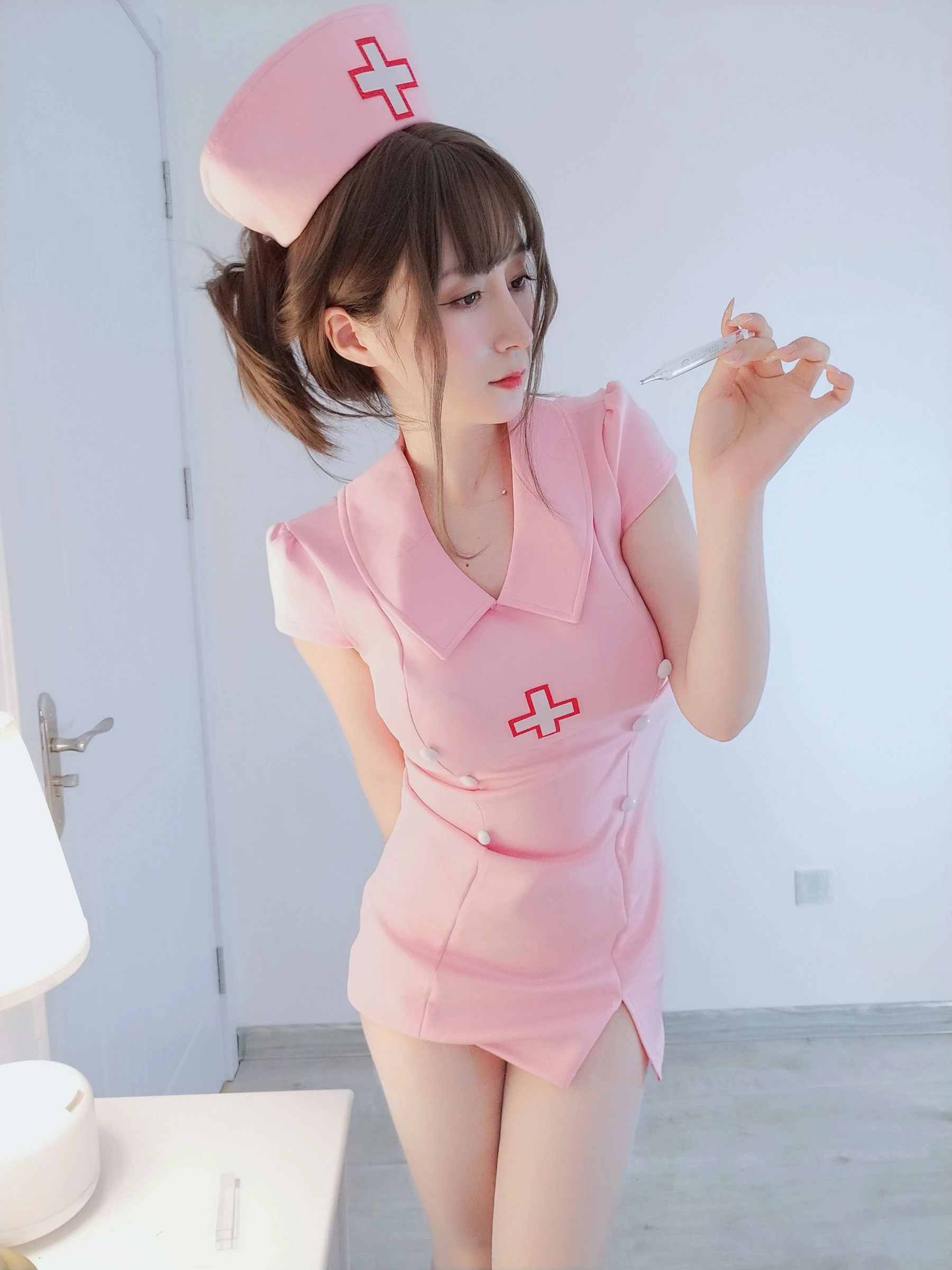 Coser小姐姐白银 – 夜间的私人护士插图4