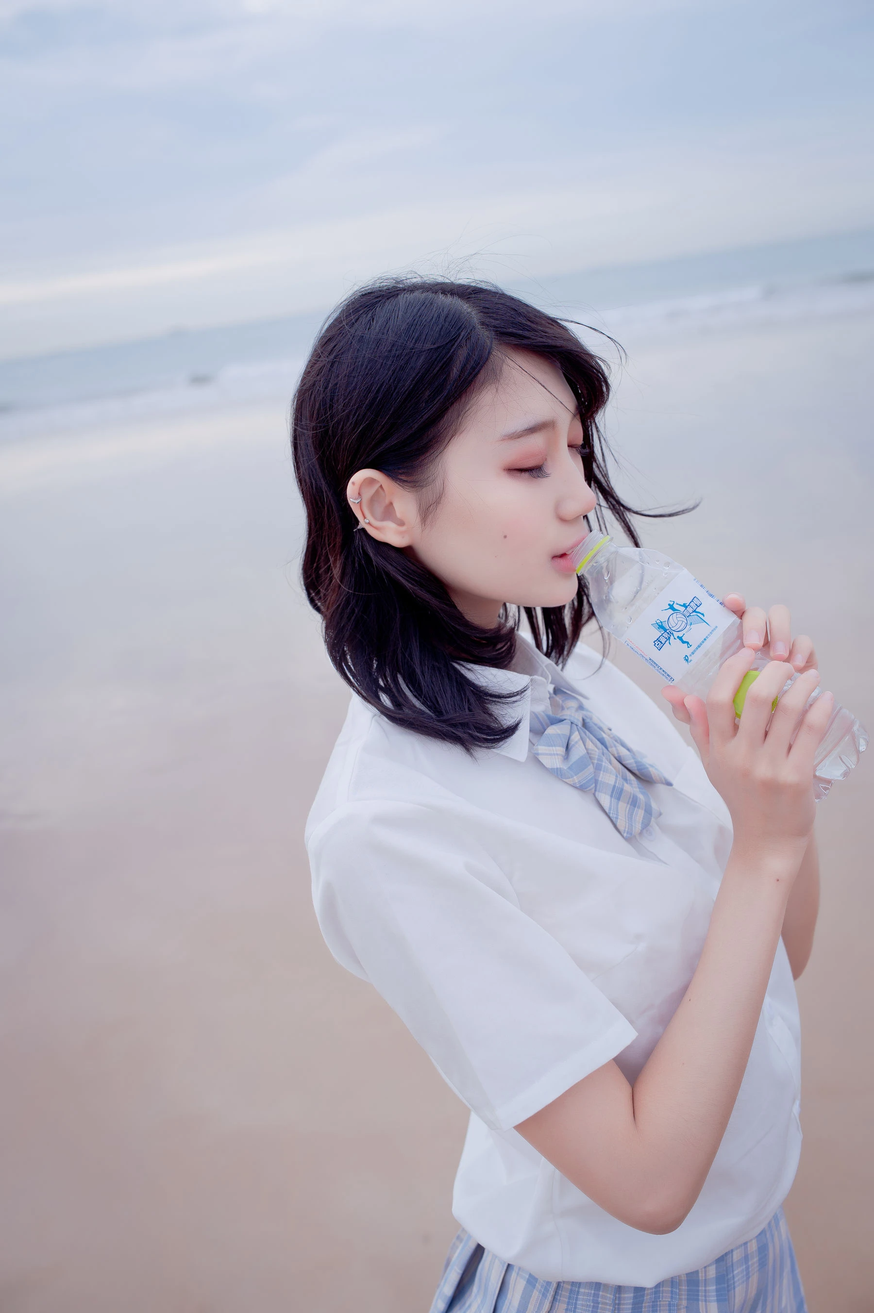 周叽是可爱兔兔 – 海边jk插图1